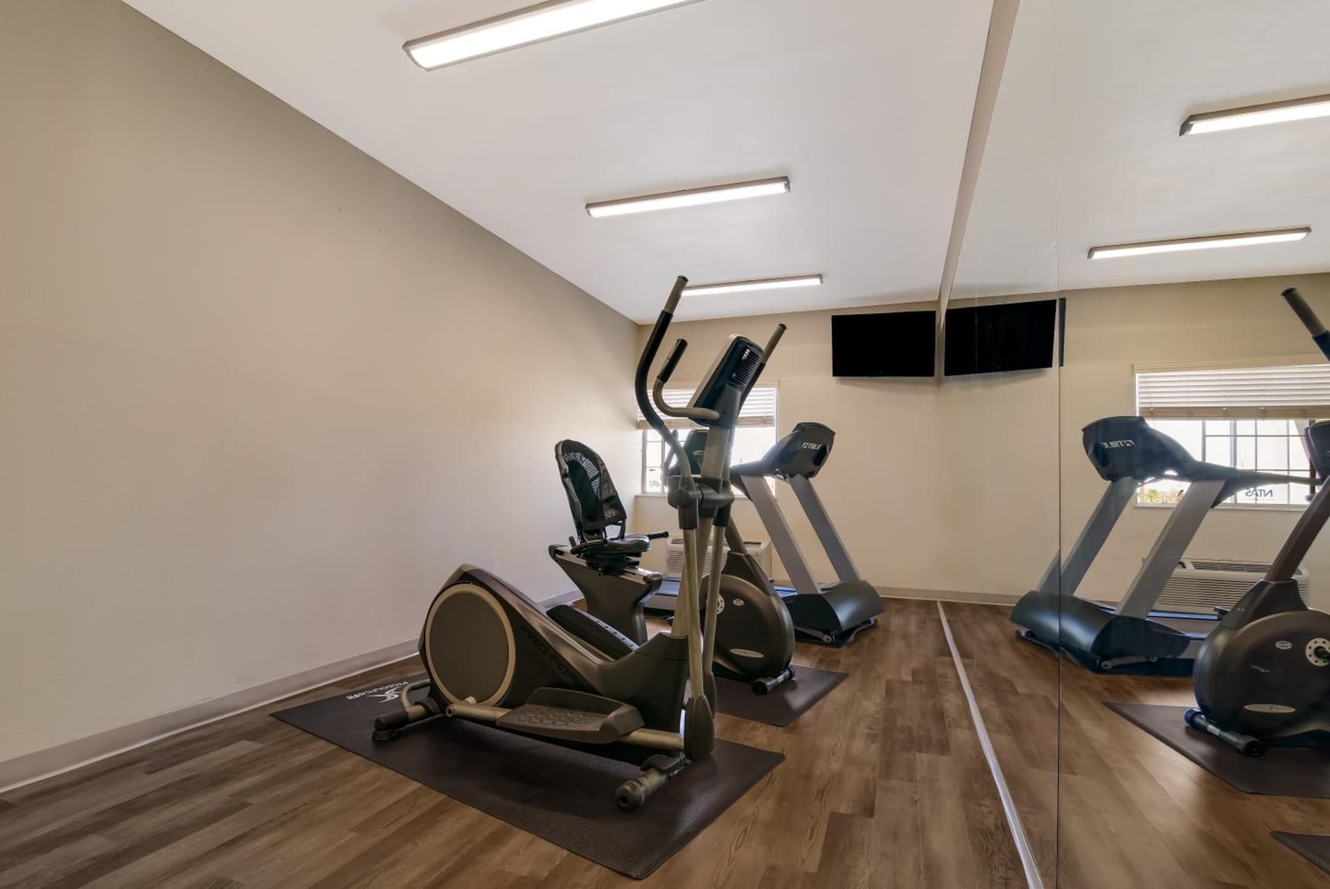 SureStay Plus Hotel by Best Western Topeka gallery photo in Topeka, KS — image 30