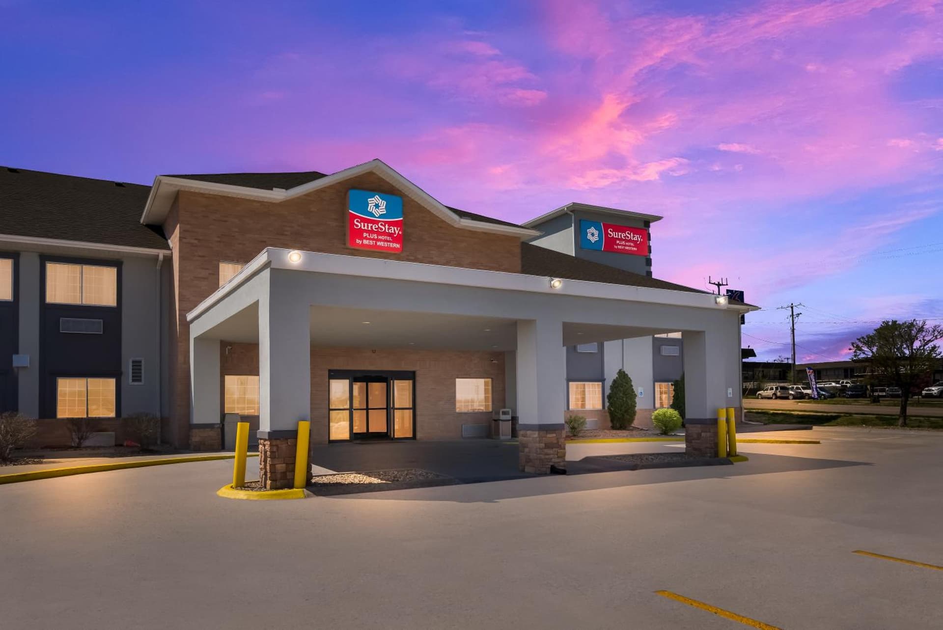 SureStay Plus Hotel by Best Western Topeka property views in Topeka, KS — gallery photo 3