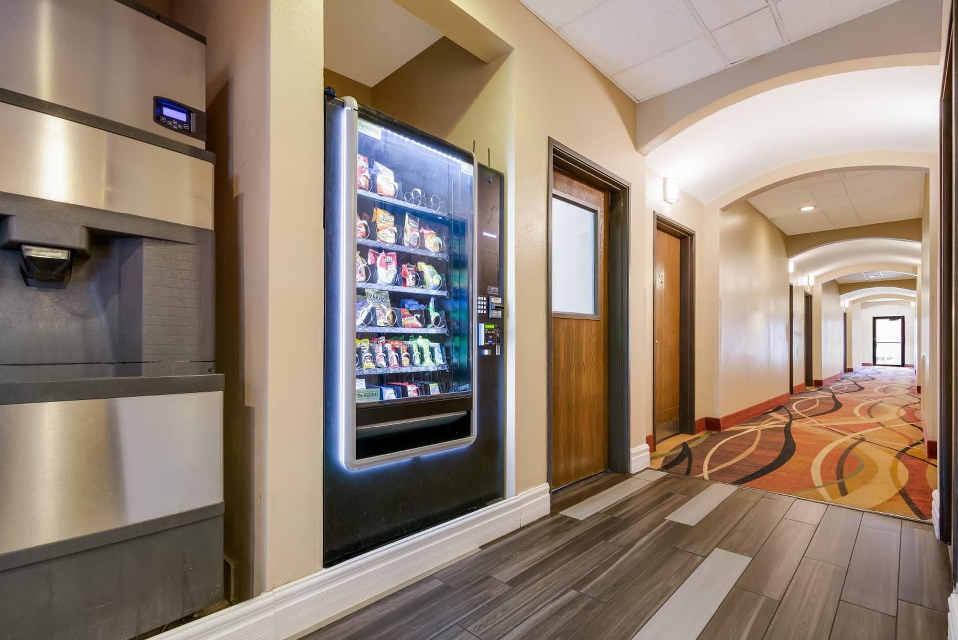 SureStay Plus Hotel by Best Western Topeka gallery photo in Topeka, KS — image 8