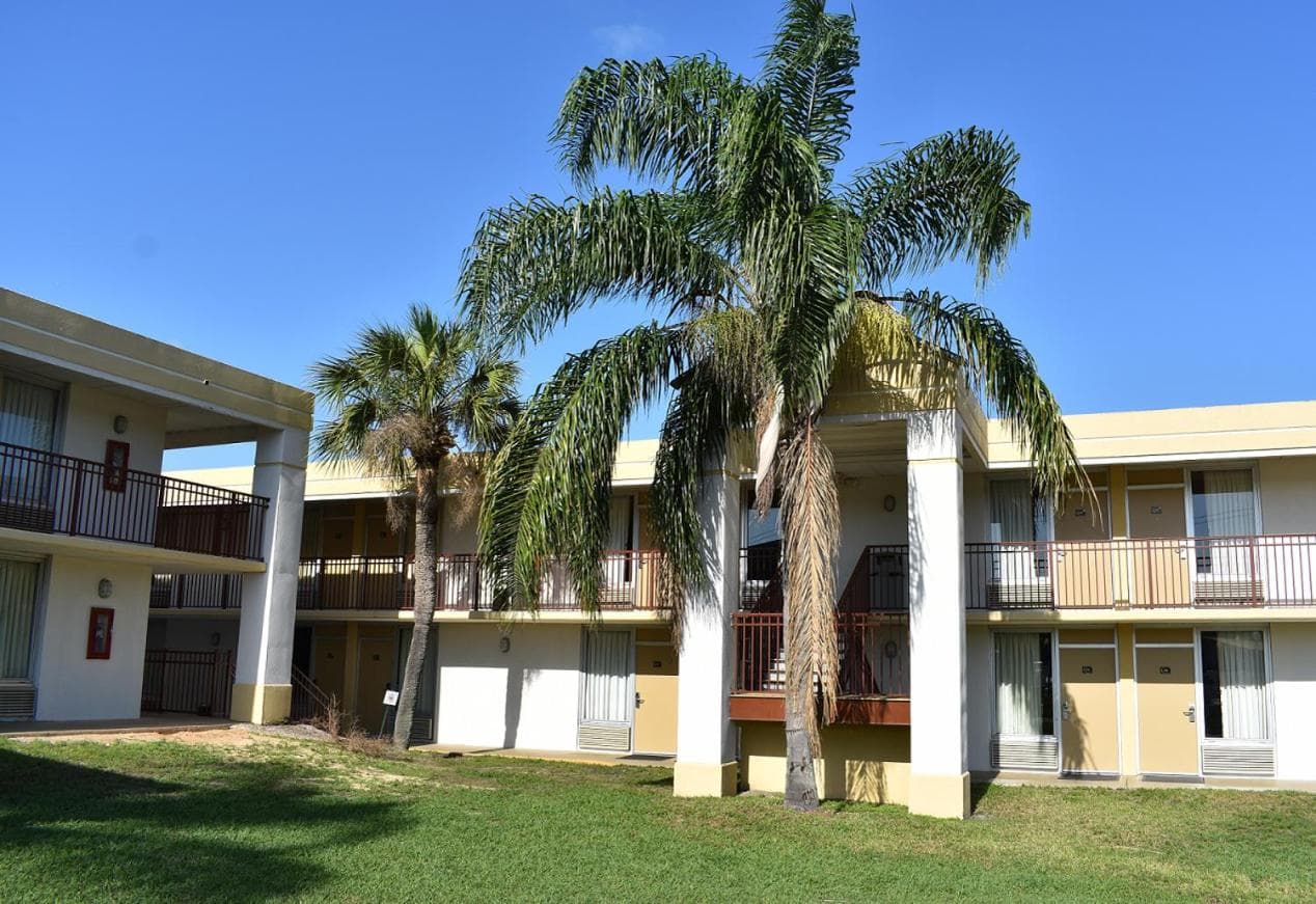 Super 8 by Wyndham Ocala I-75 gallery photo in Ocala, FL — image 51