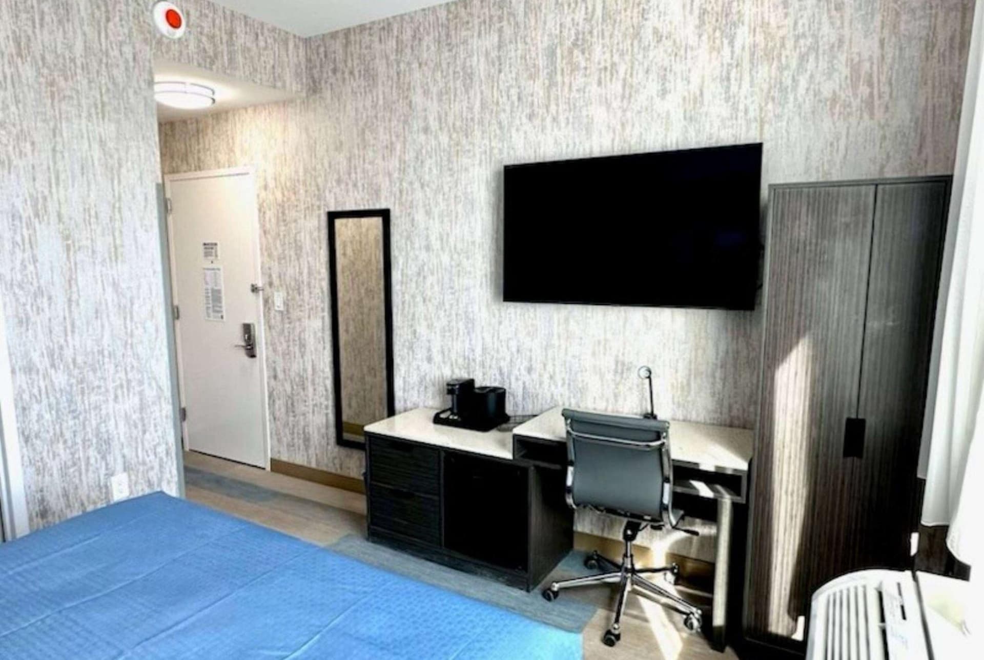 Super 8 by Wyndham Brooklyn Pennsylvania Ave property views in Brooklyn, NY — gallery photo 3