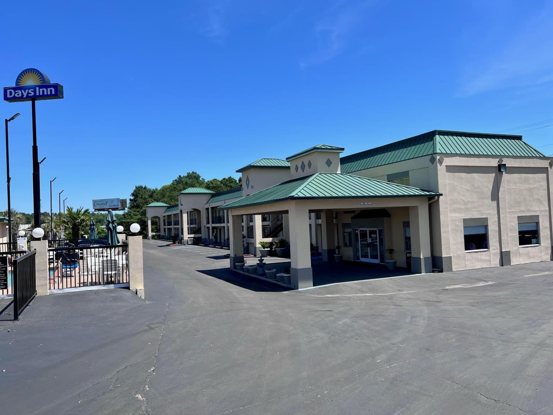 Days Inn by Wyndham Greenville — hotel in Greenville, Alabama