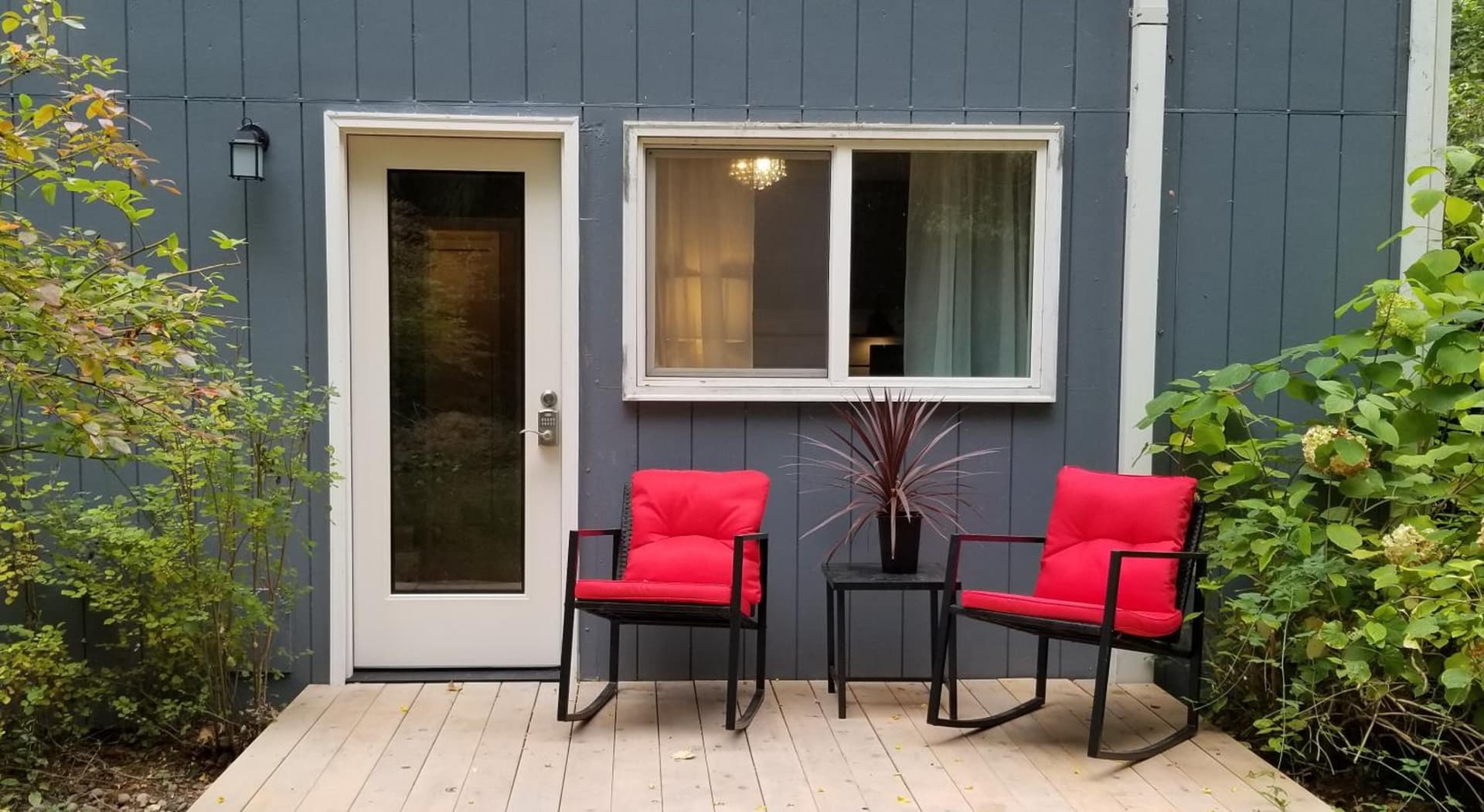 Creekside Bed and Breakfast Guest Room featured exterior or lobby in Deerhorn — similar hotel