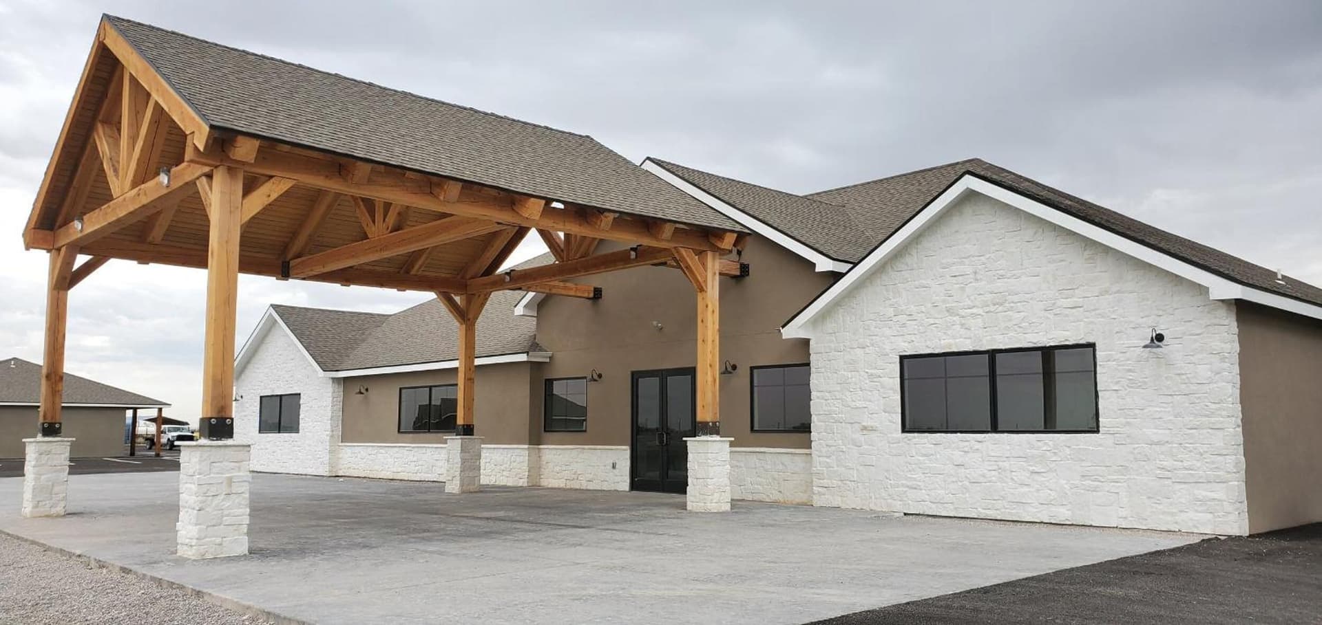 Longhorn Flats featured exterior or lobby in Loving, NM — similar hotel