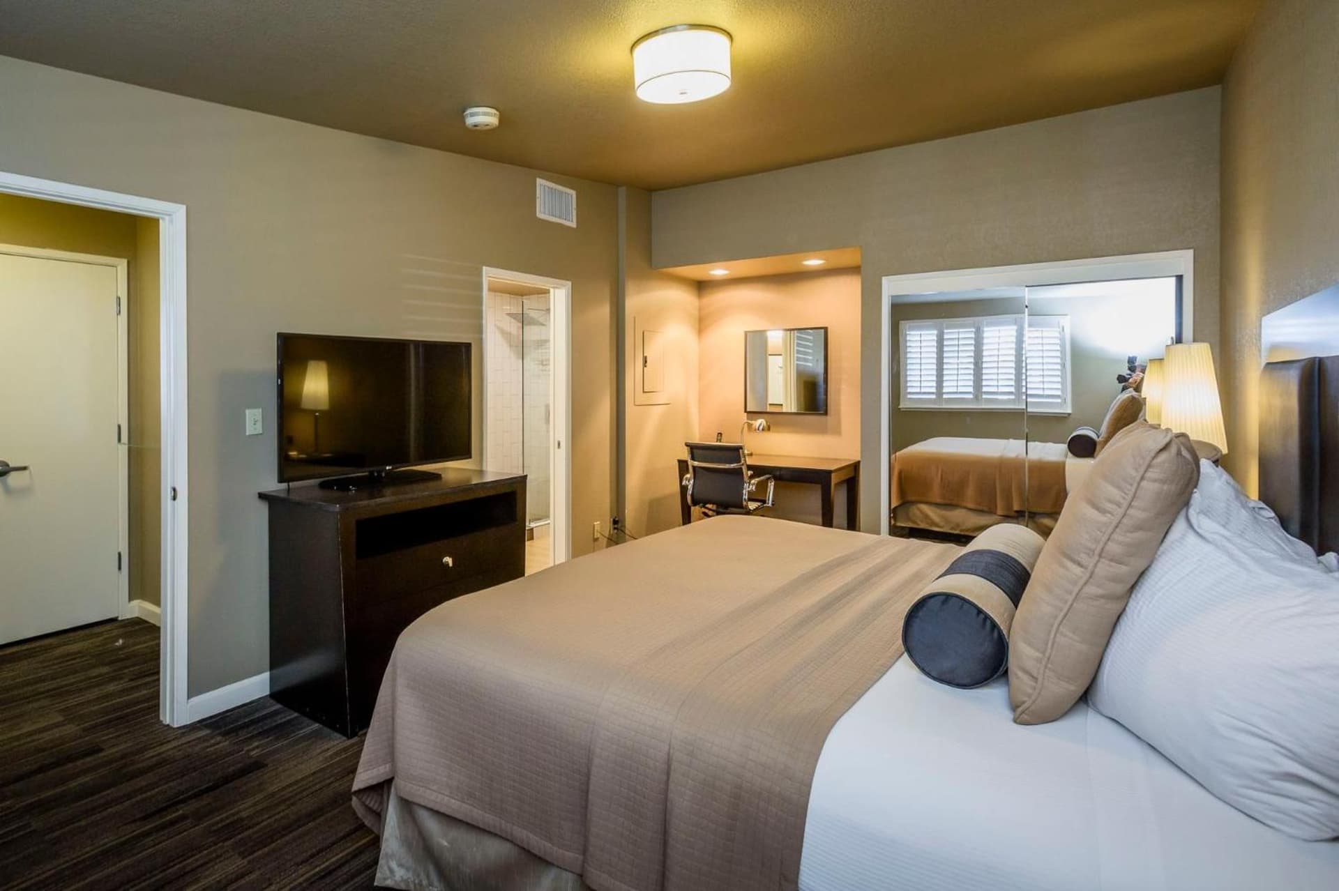 Lions Gate Hotel gallery photo in Sacramento, CA — image 35