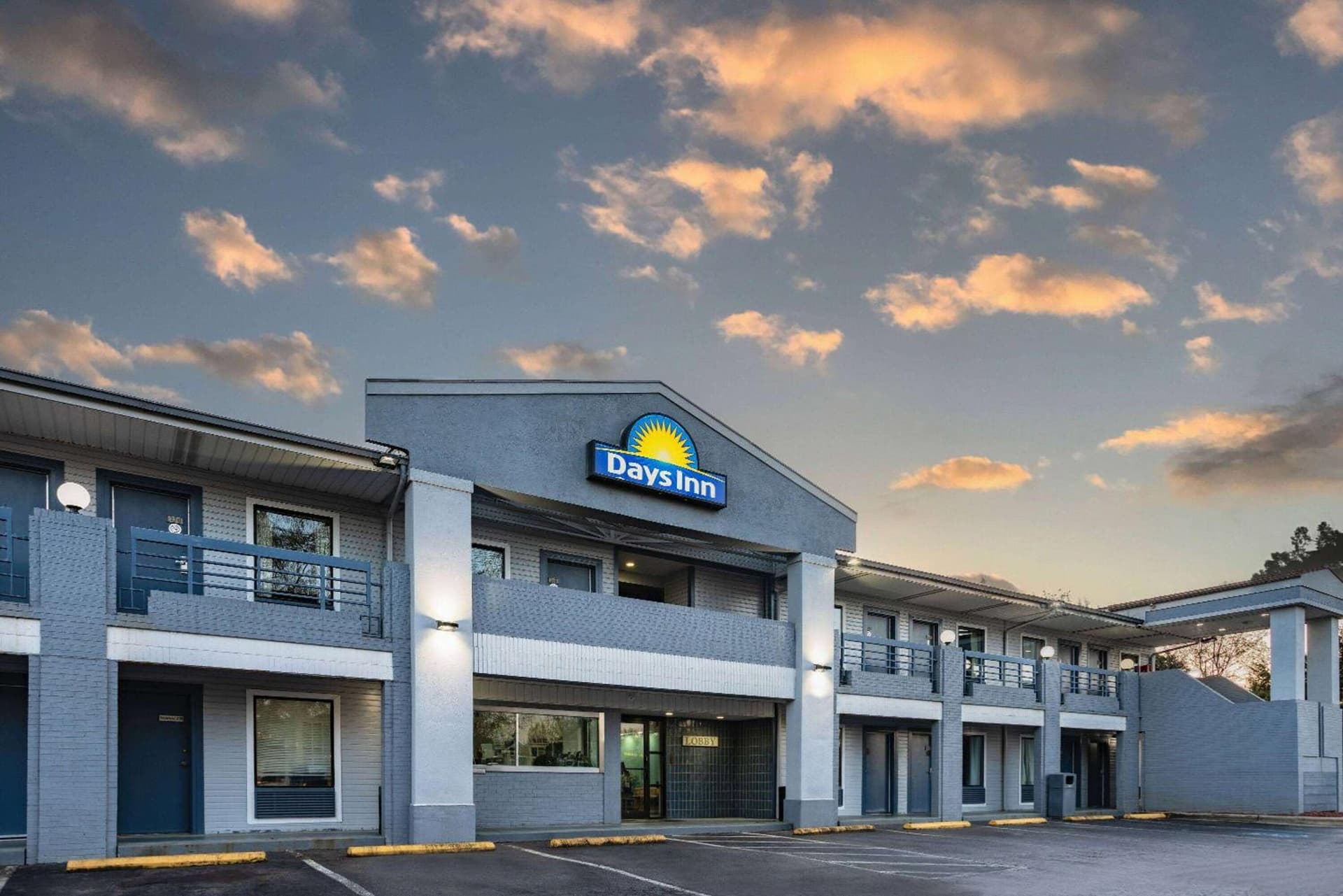 Days Inn by Wyndham Raleigh Glenwood-Crabtree gallery photo in Raleigh, NC — image 36