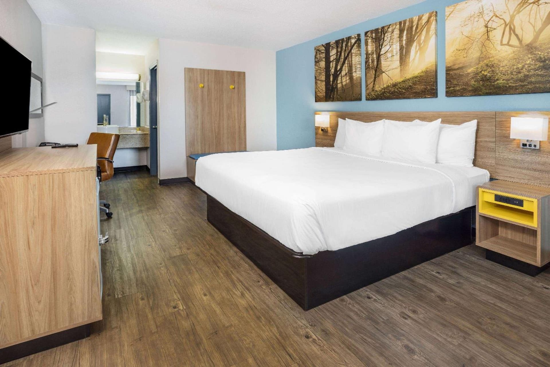 Days Inn by Wyndham Raleigh Glenwood-Crabtree gallery photo in Raleigh, NC — image 28