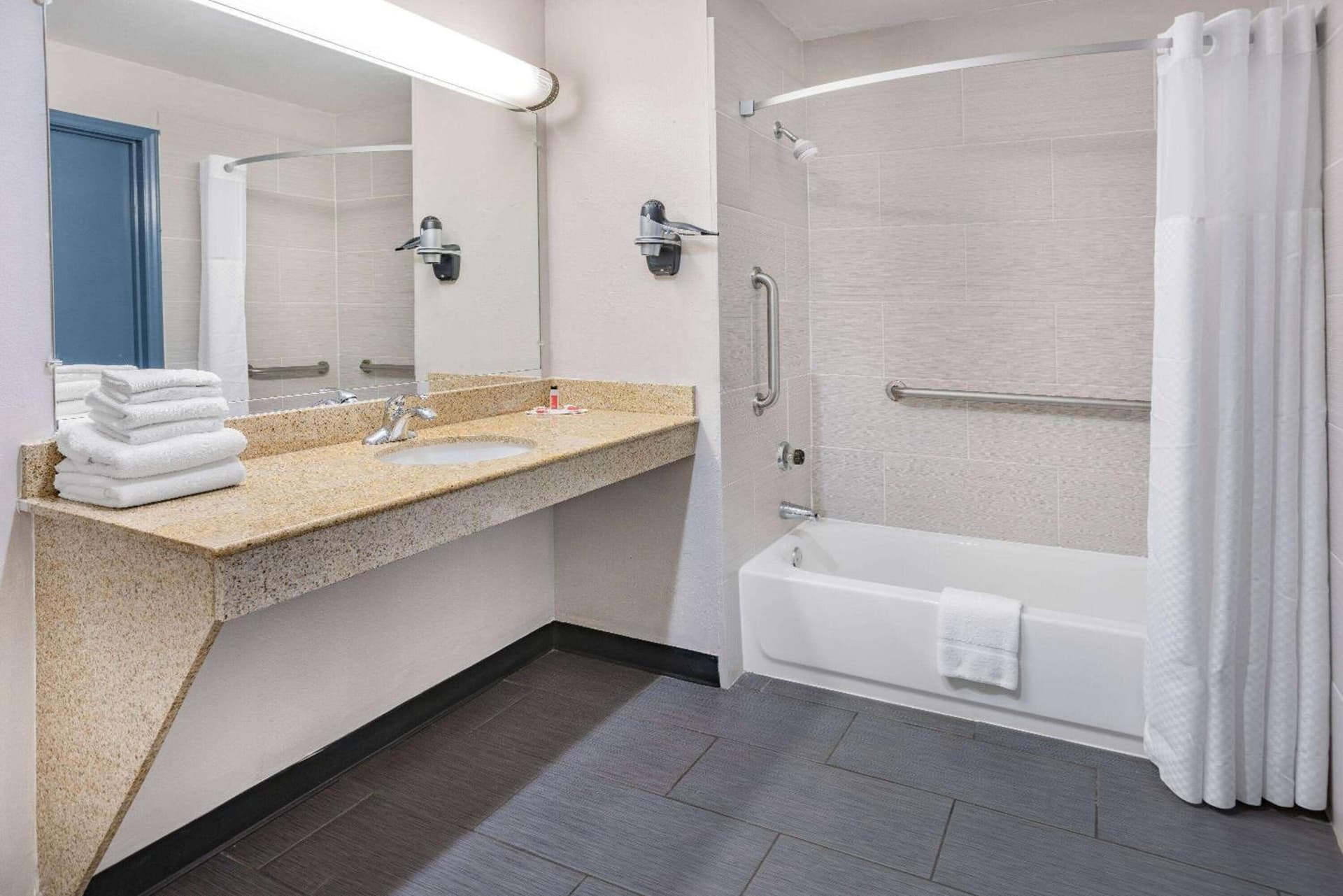 Days Inn by Wyndham Raleigh Glenwood-Crabtree gallery photo in Raleigh, NC — image 29