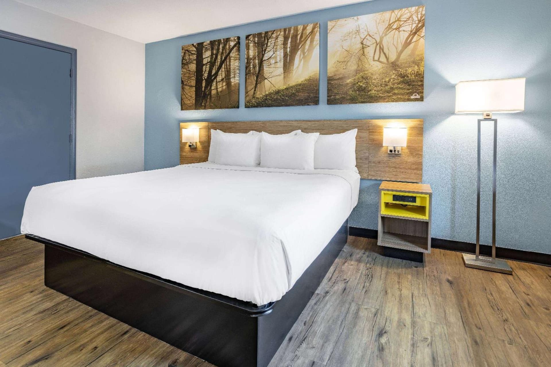 Days Inn by Wyndham Raleigh Glenwood-Crabtree property views in Raleigh, NC — gallery photo 3