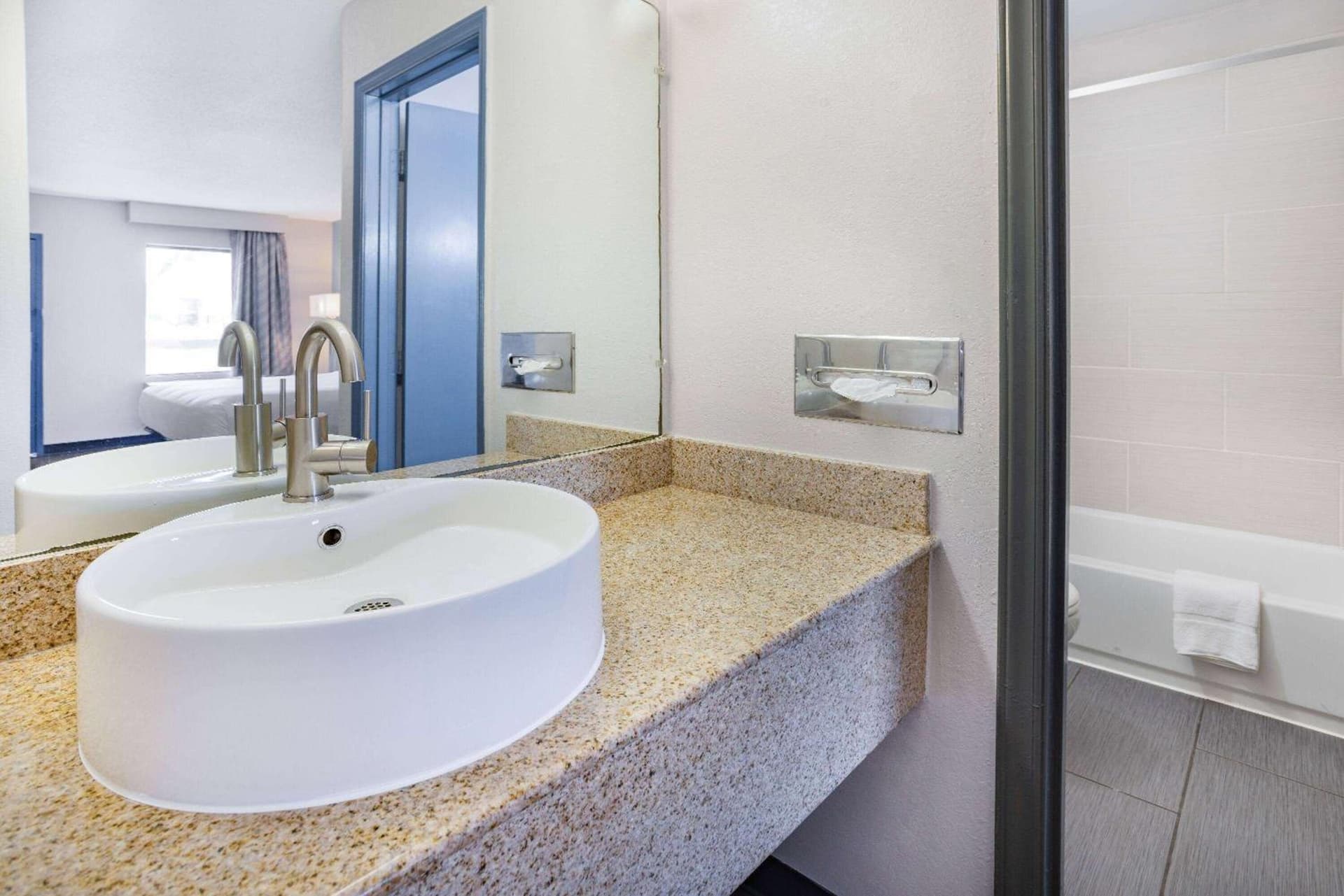 Days Inn by Wyndham Raleigh Glenwood-Crabtree gallery photo in Raleigh, NC — image 30