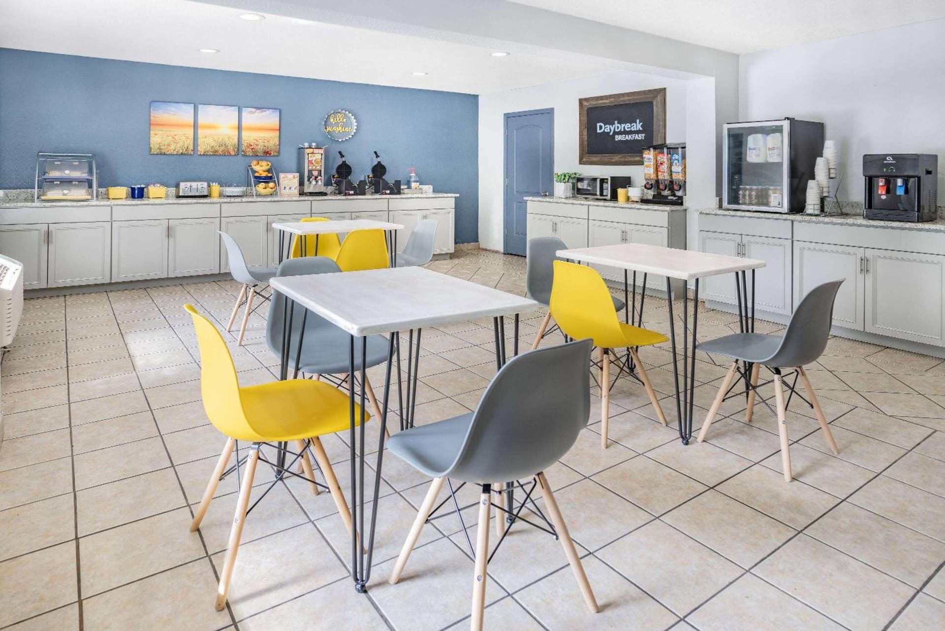 Days Inn by Wyndham Raleigh Glenwood-Crabtree gallery photo in Raleigh, NC — image 11