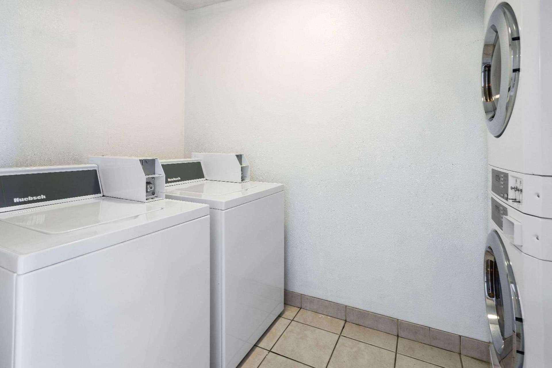 Days Inn by Wyndham Raleigh Glenwood-Crabtree gallery photo in Raleigh, NC — image 7