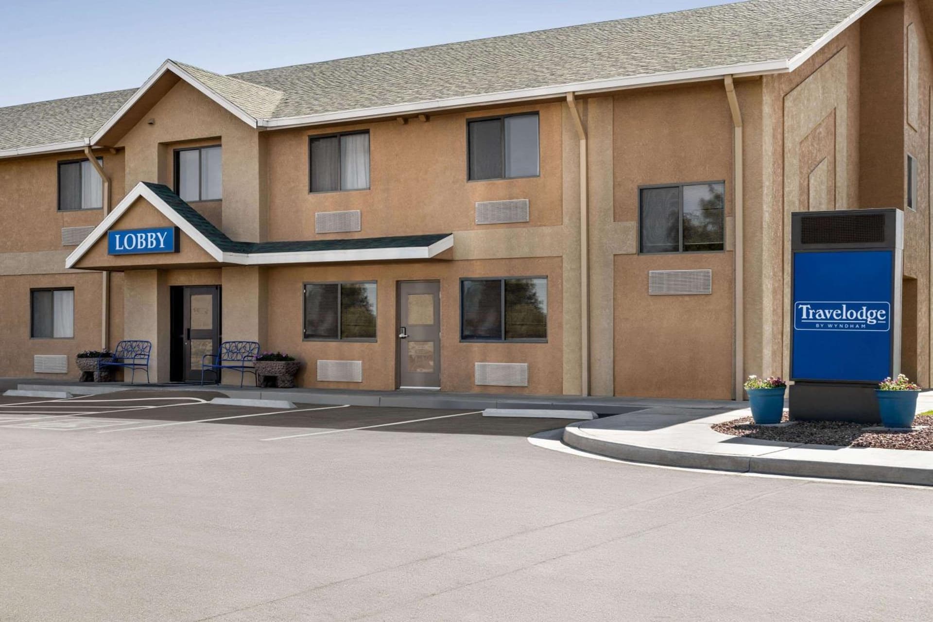 Travelodge by Wyndham Yuma interior in Yuma, AZ — gallery photo 2