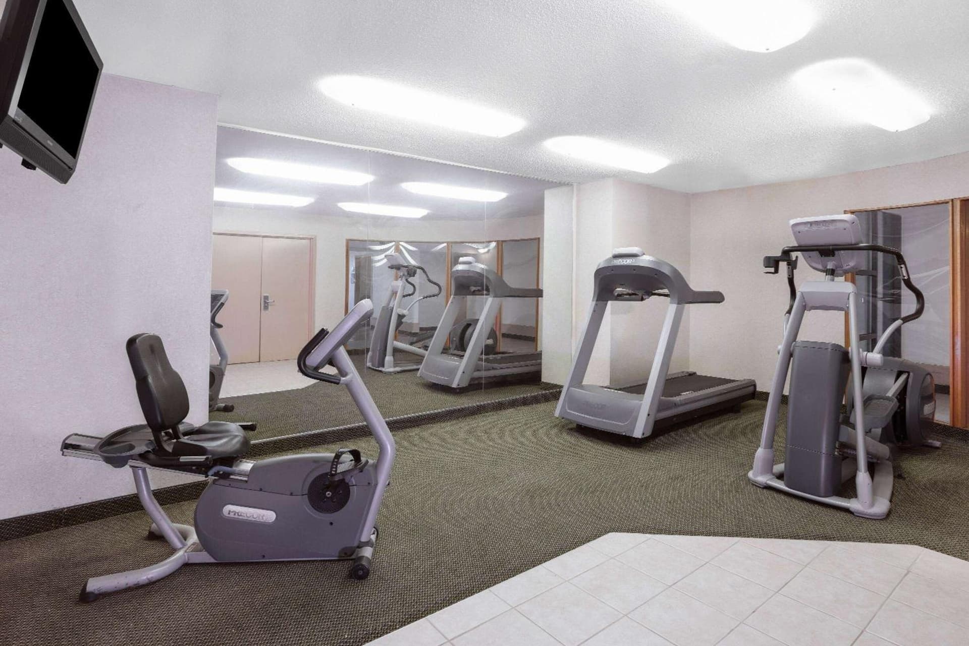 Days Inn by Wyndham Raleigh Glenwood-Crabtree gallery photo in Raleigh, NC — image 41