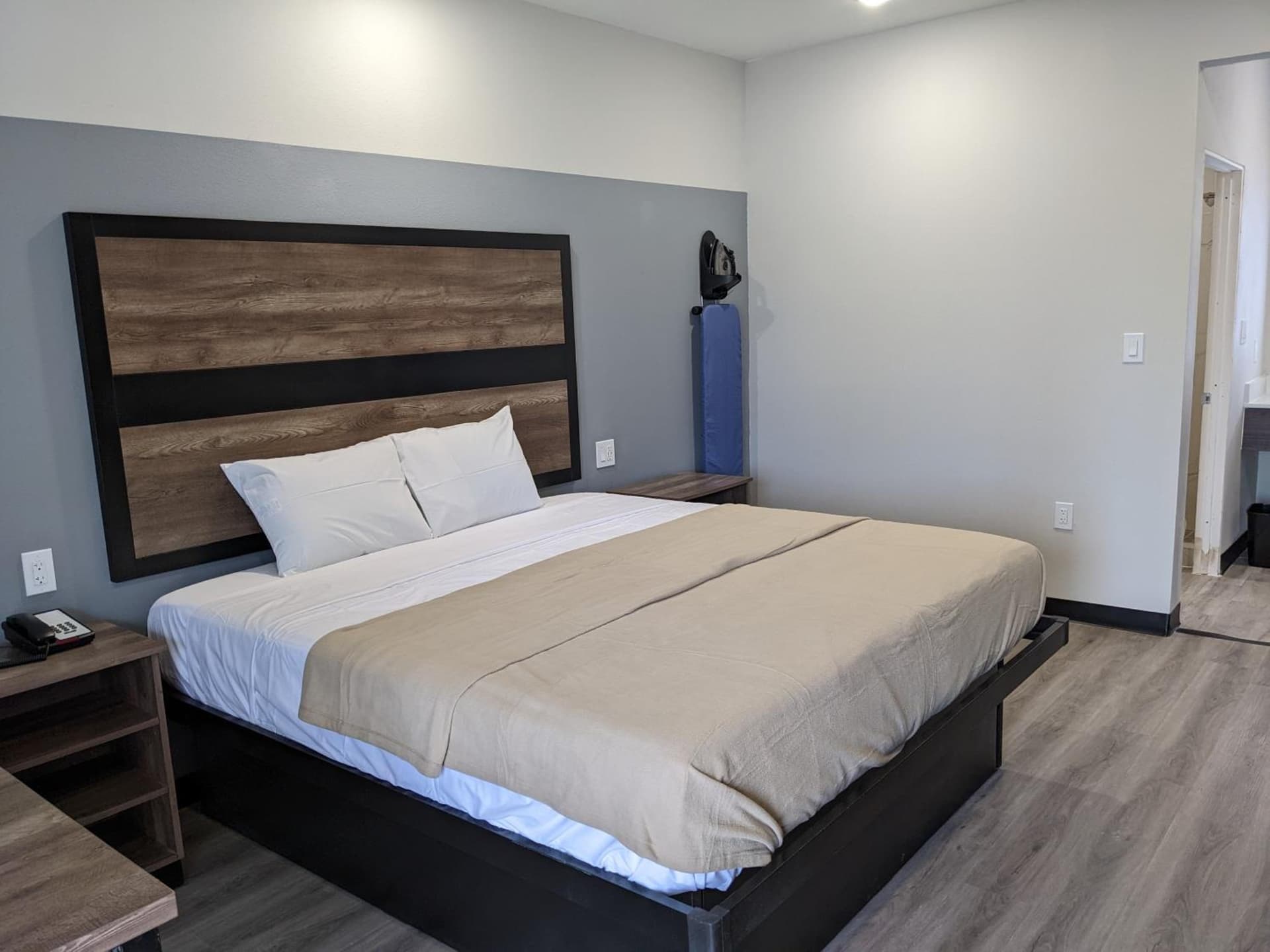 Captain Suites interior in Baytown, TX — gallery photo 2