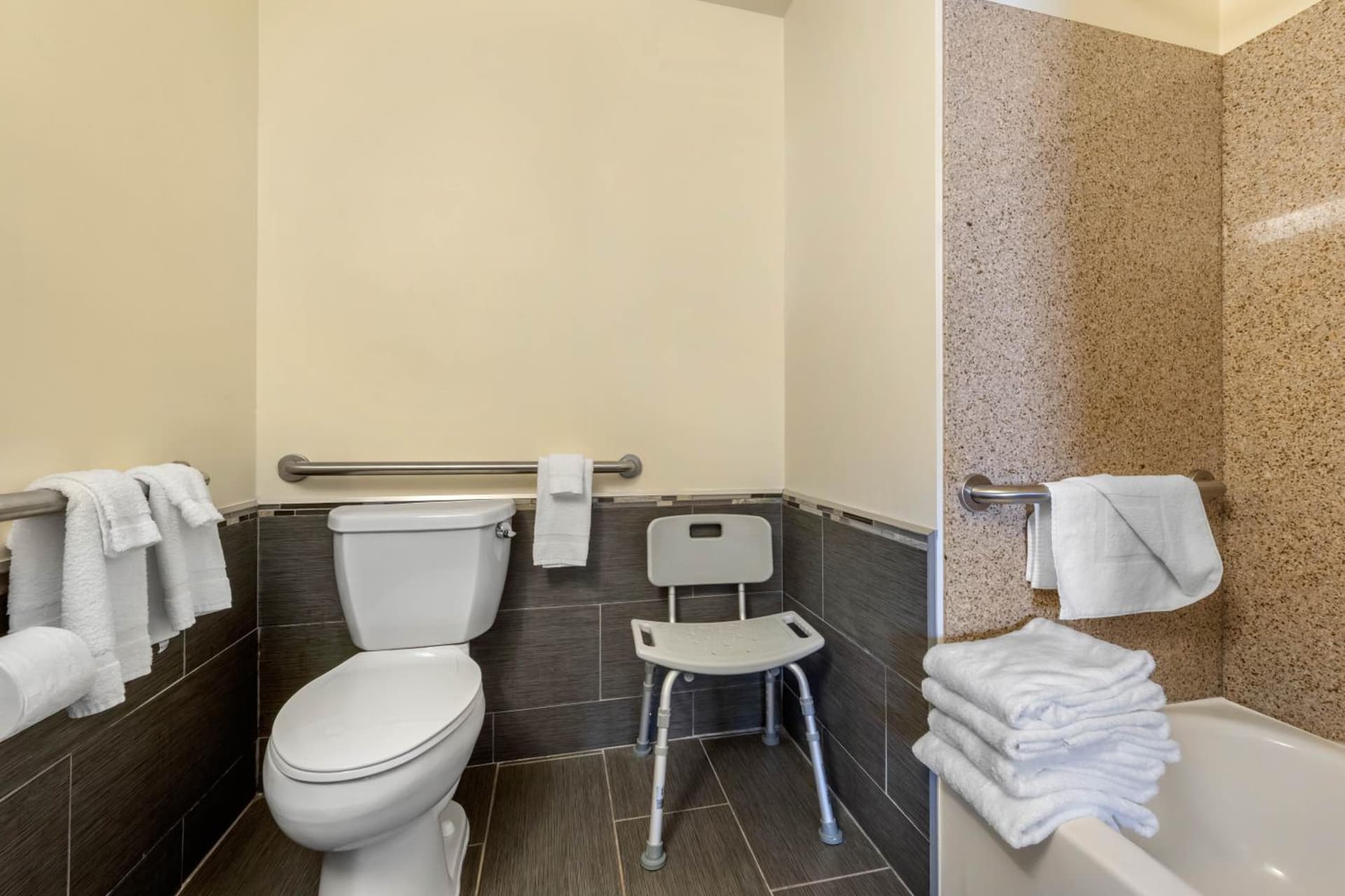 MainStay Suites Grantville - Hershey North gallery photo in Grantville, PA — image 18