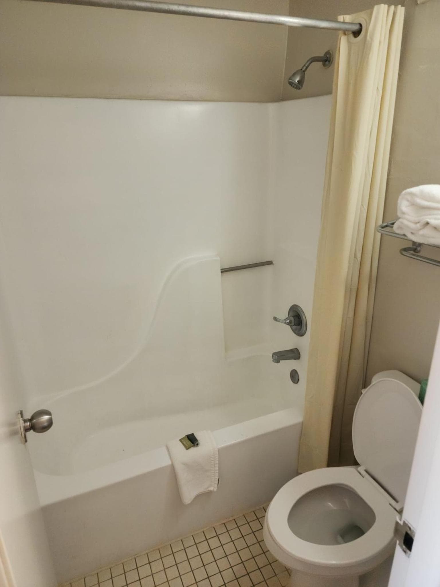 American Inn Chesapeake - Portsmouth interior in Chesapeake, VA — gallery photo 2