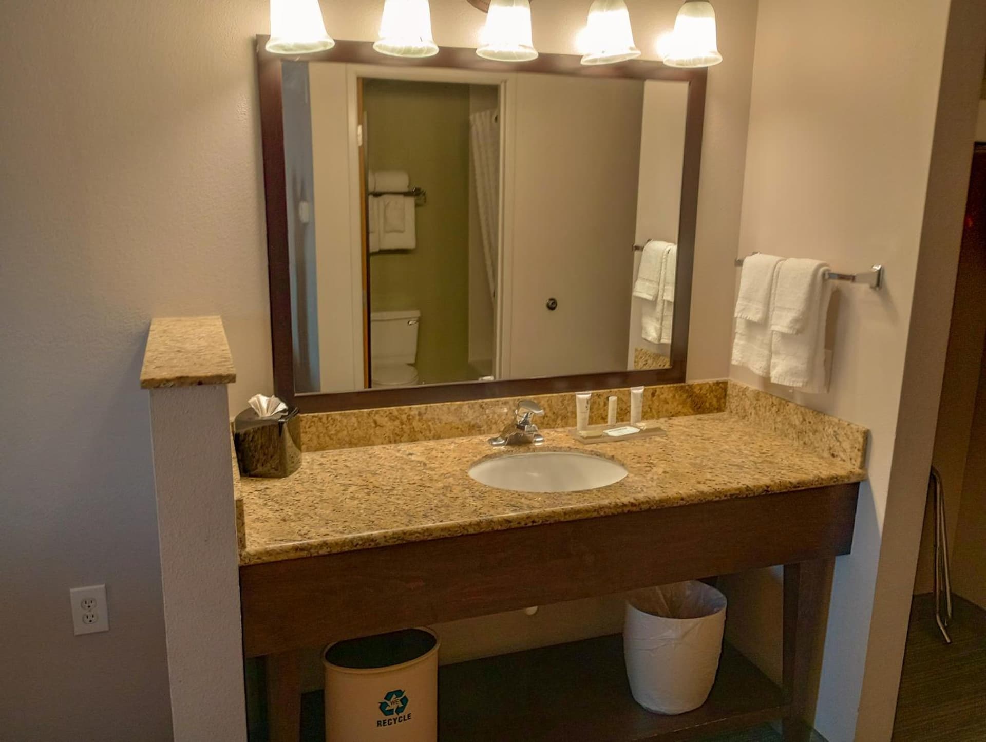 Country Inn & Suites by Radisson, Portland International Airport, OR gallery photo in Portland, OR — image 47
