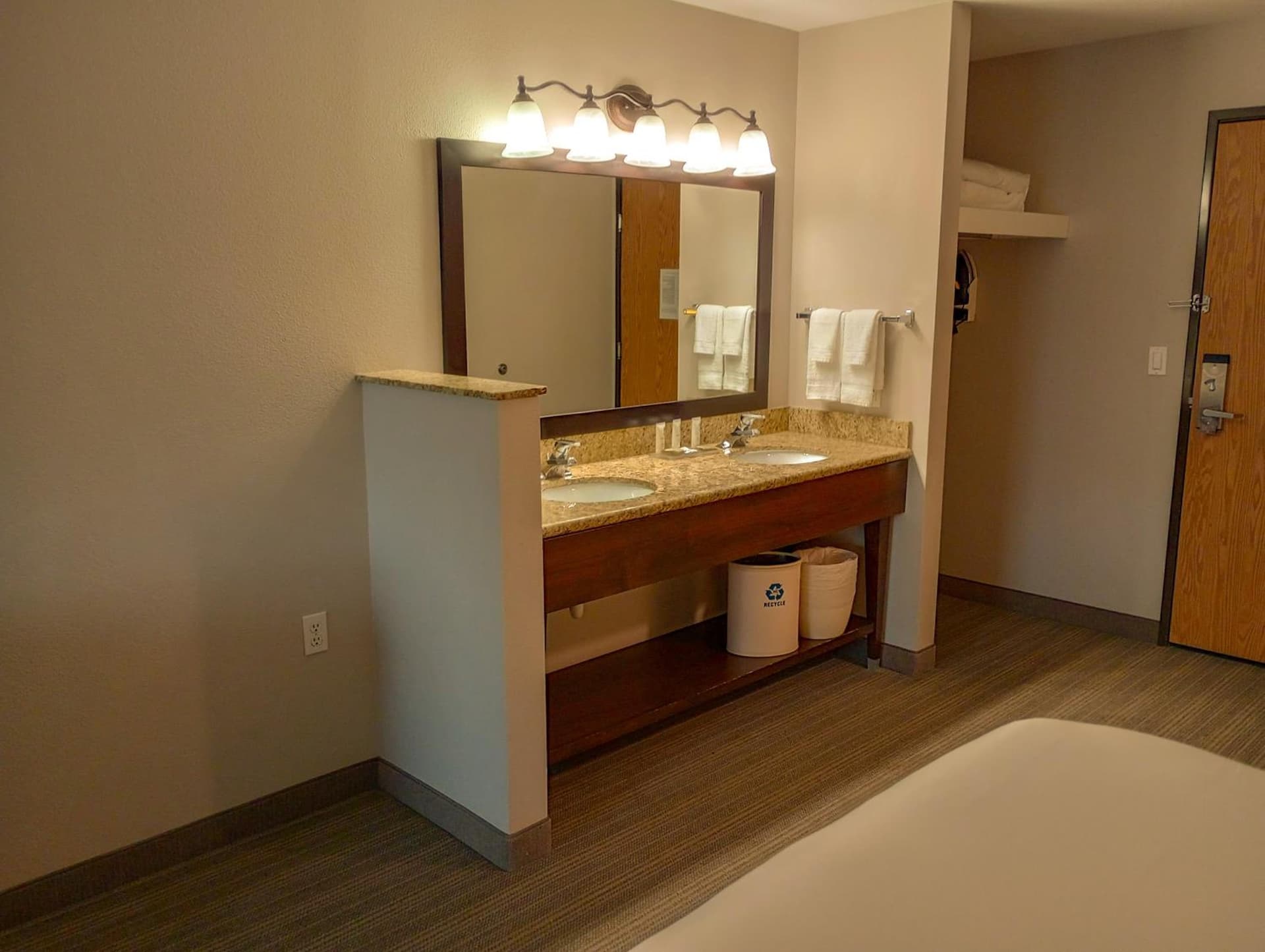 Country Inn & Suites by Radisson, Portland International Airport, OR gallery photo in Portland, OR — image 41