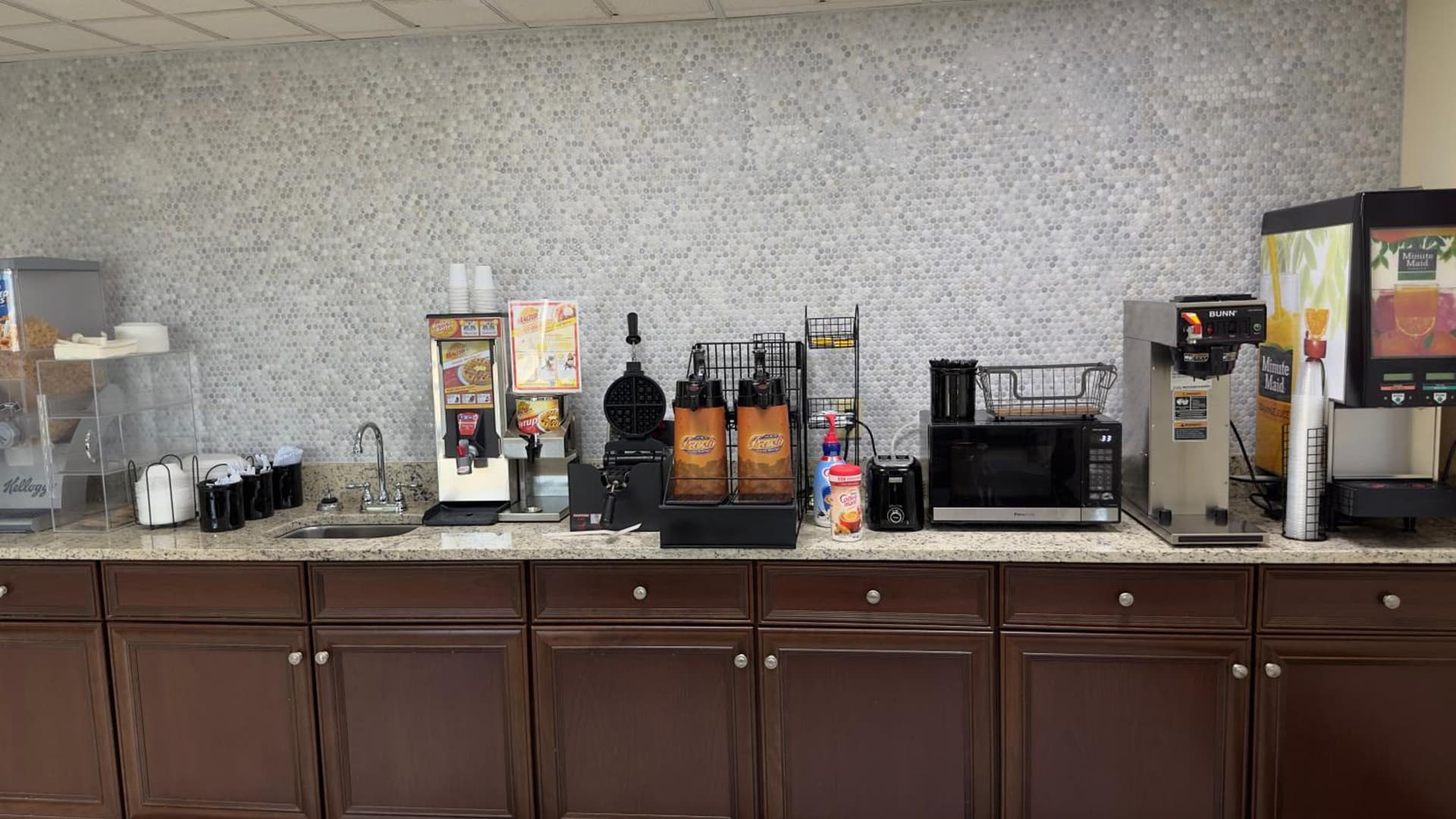 Days Inn By Wyndham Lexington-Columbia property views in Lexington, SC — gallery photo 3
