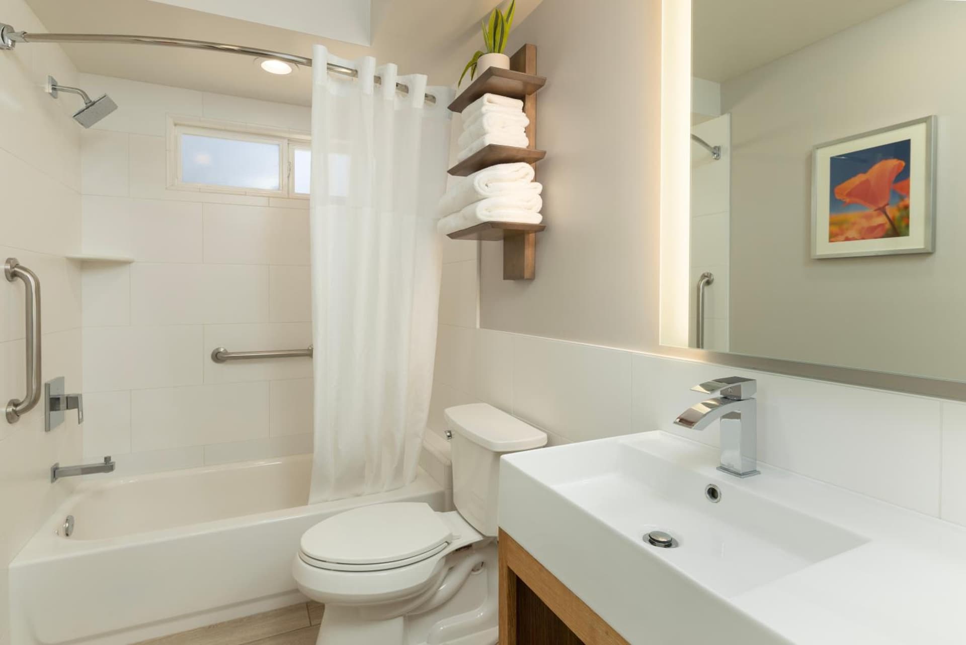 Marina Beach Hotel property views in Santa Barbara, CA — gallery photo 3