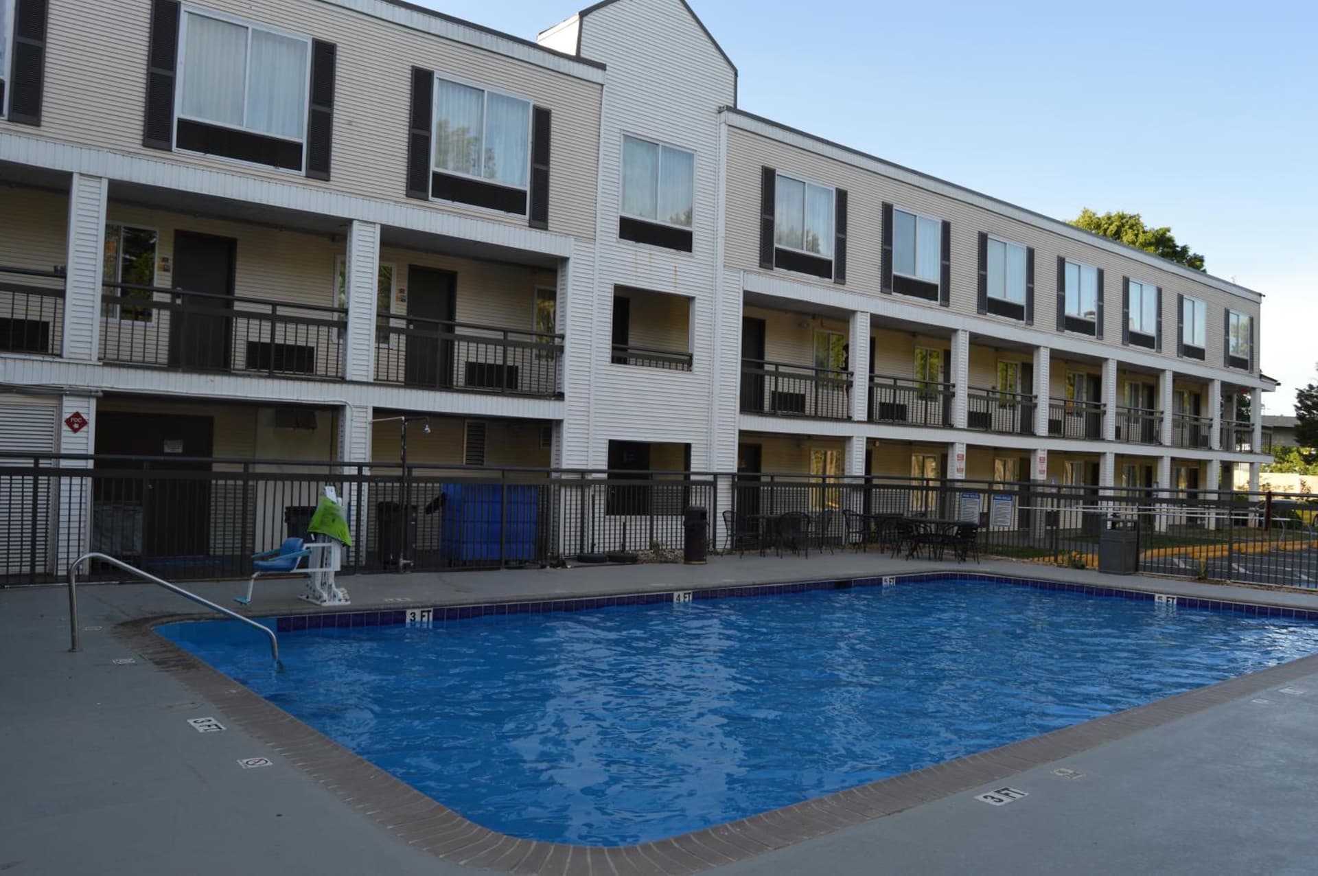 Days Inn by Wyndham Marietta-Atlanta-Delk Road interior in Marietta, GA — gallery photo 2