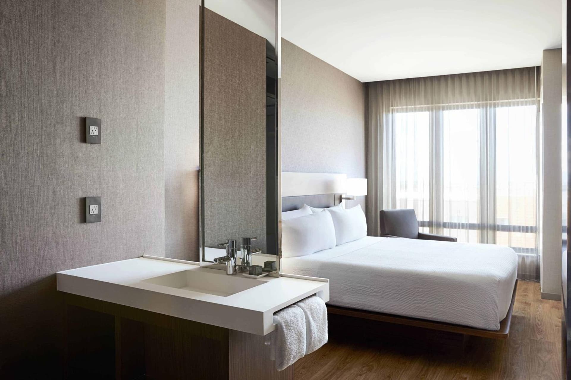 AC Hotel by Marriott Bloomington Mall of America gallery photo in Bloomington, MN — image 35