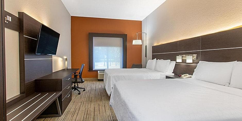 Holiday Inn Express and Suites Silver Springs - Ocala by IHG gallery photo in Silver Springs, FL — image 5