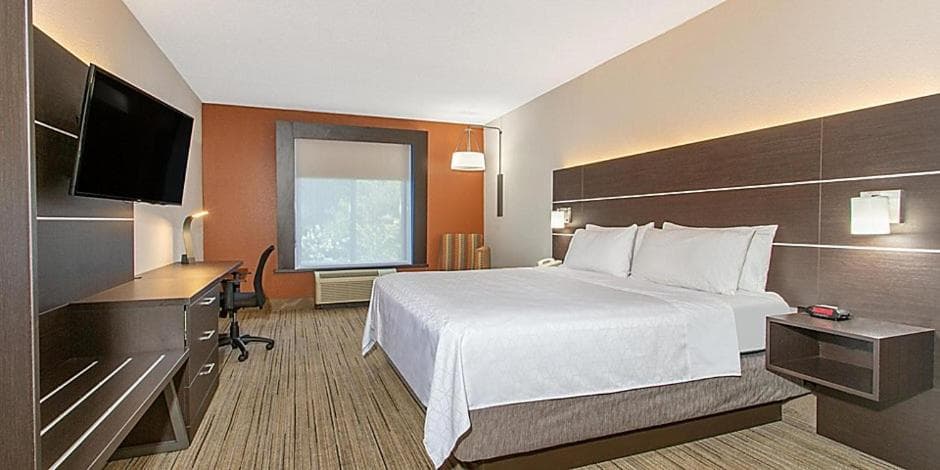 Holiday Inn Express and Suites Silver Springs - Ocala by IHG gallery photo in Silver Springs, FL — image 40