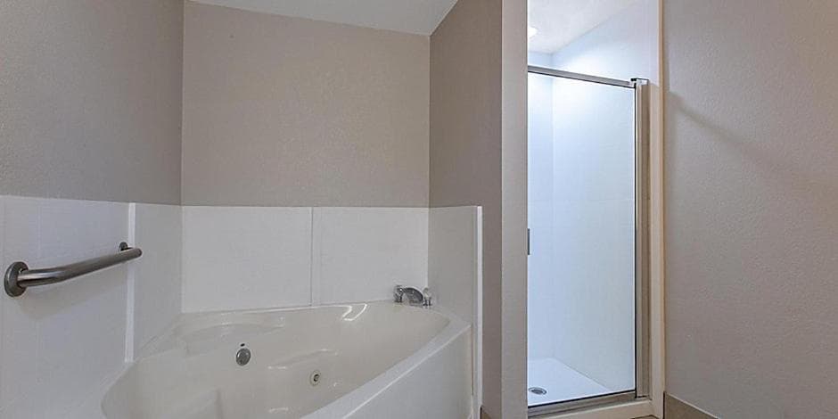 Holiday Inn Express and Suites Silver Springs - Ocala by IHG gallery photo in Silver Springs, FL — image 31