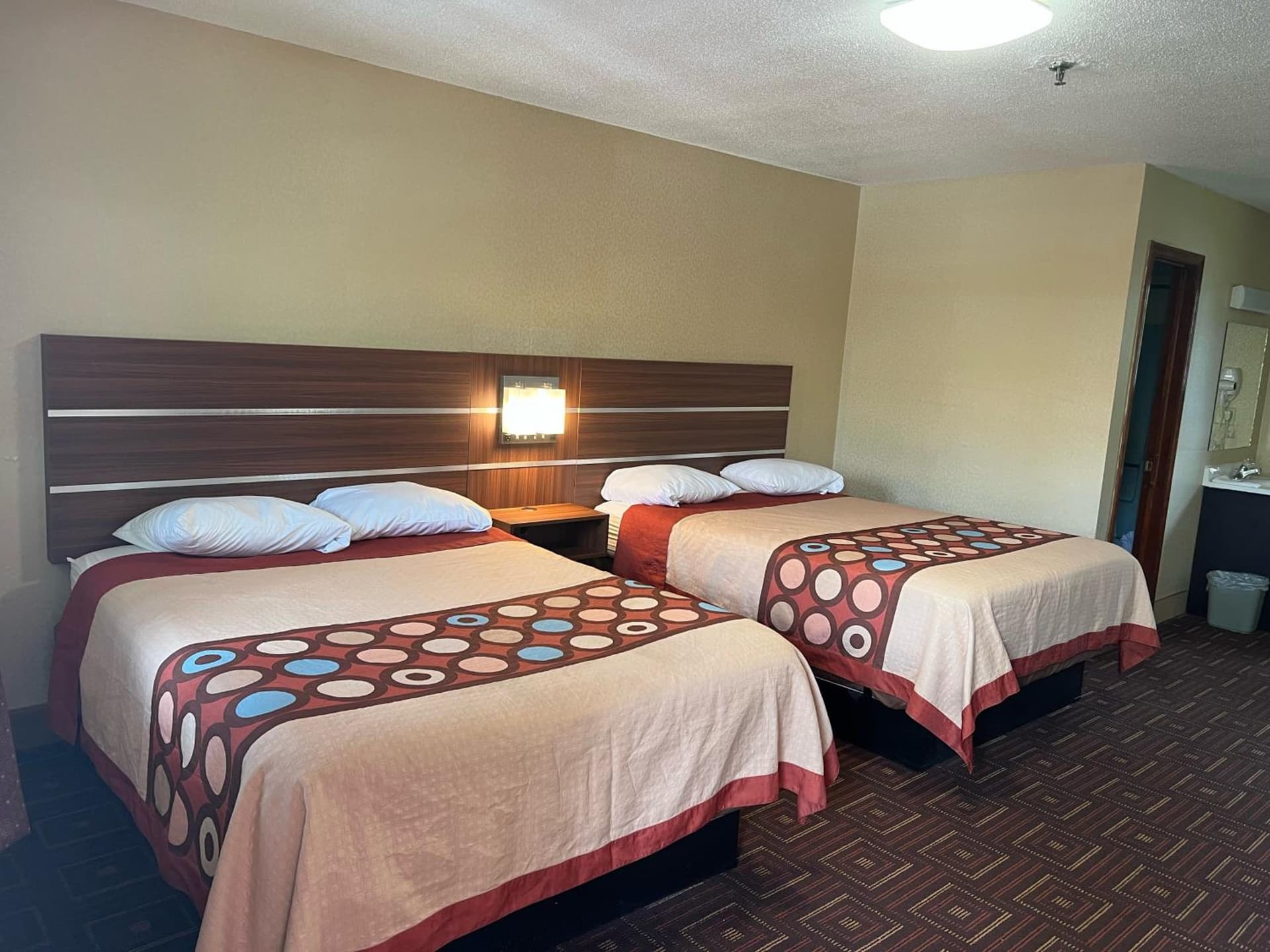 American Inn gallery photo in Branford, CT — image 11