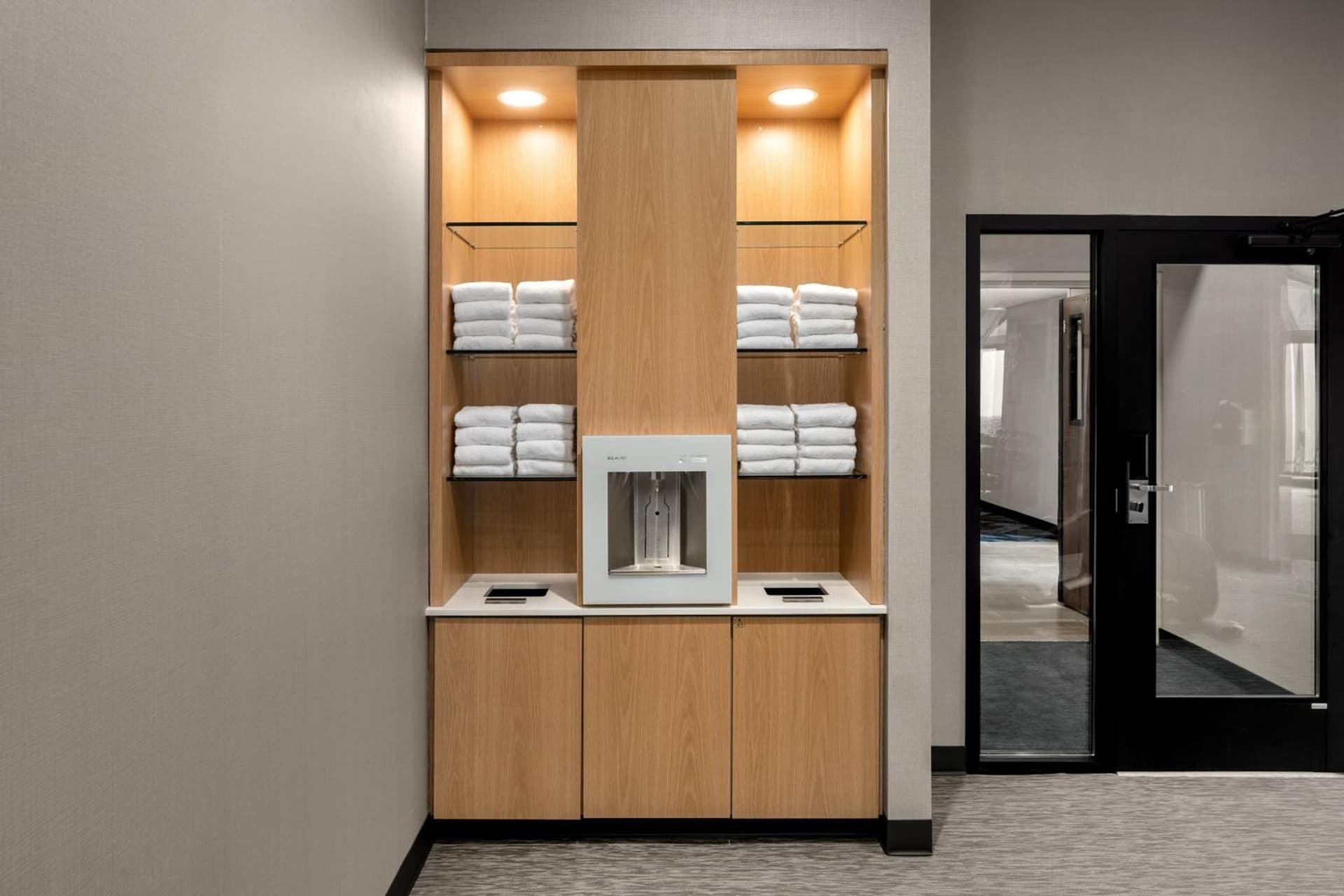 Courtyard by Marriott Portland Beaverton interior in Beaverton, OR — gallery photo 2