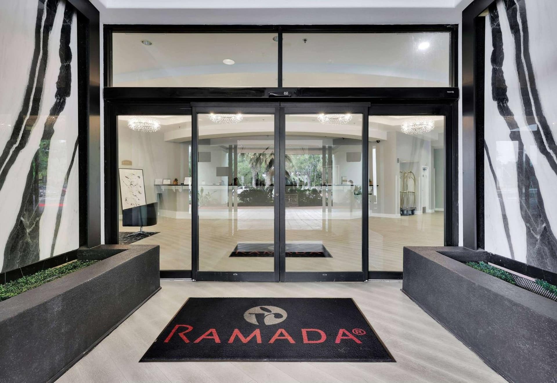 Ramada by Wyndham Jacksonville I-95 by Butler Blvd gallery photo in Jacksonville, FL — image 123