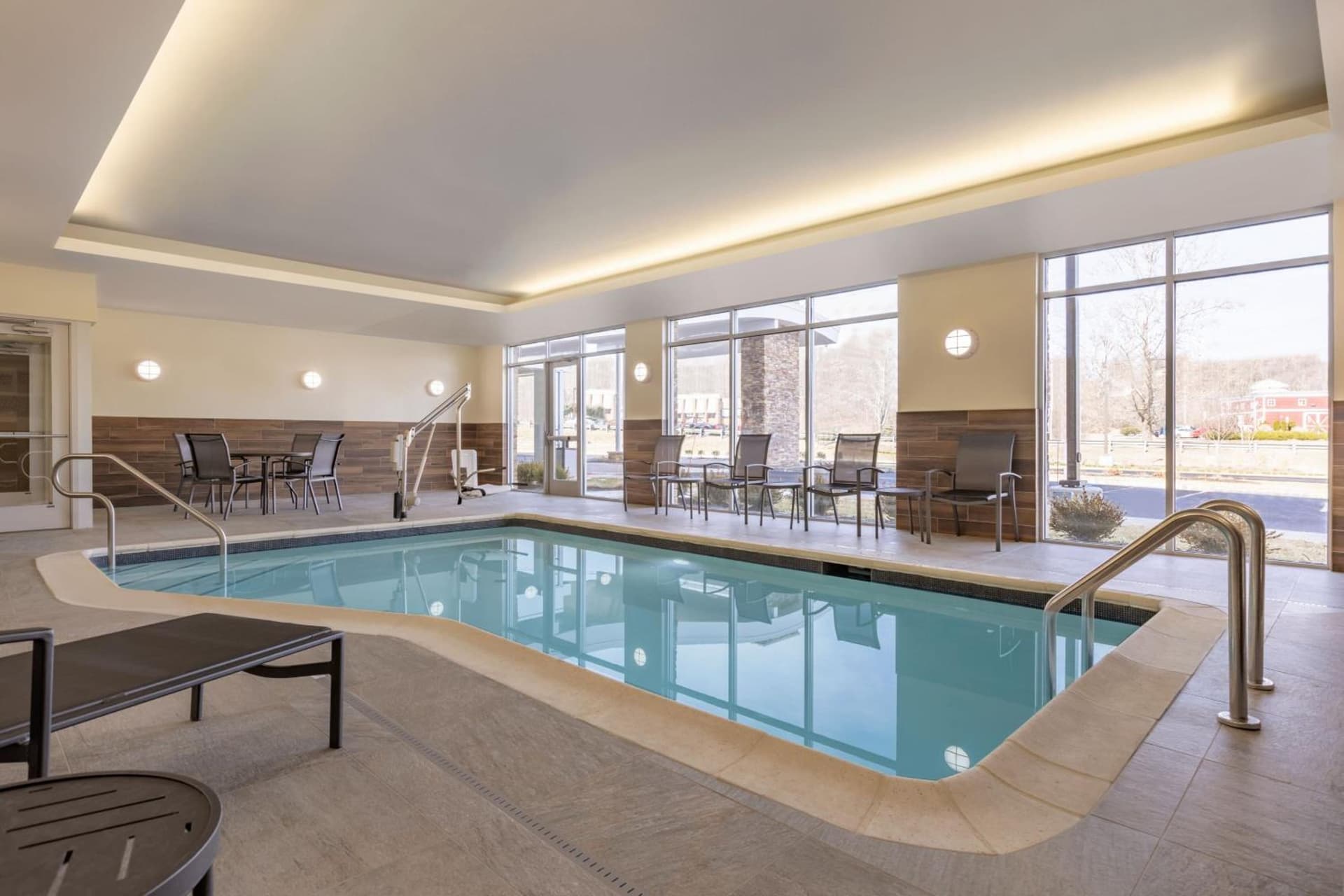Fairfield by Marriott Inn & Suites Rockaway interior in Rockaway, NJ — gallery photo 2