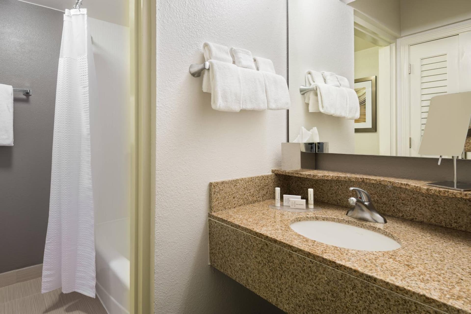 Courtyard by Marriott Wilmington/Wrightsville Beach gallery photo in Wilmington, NC — image 11