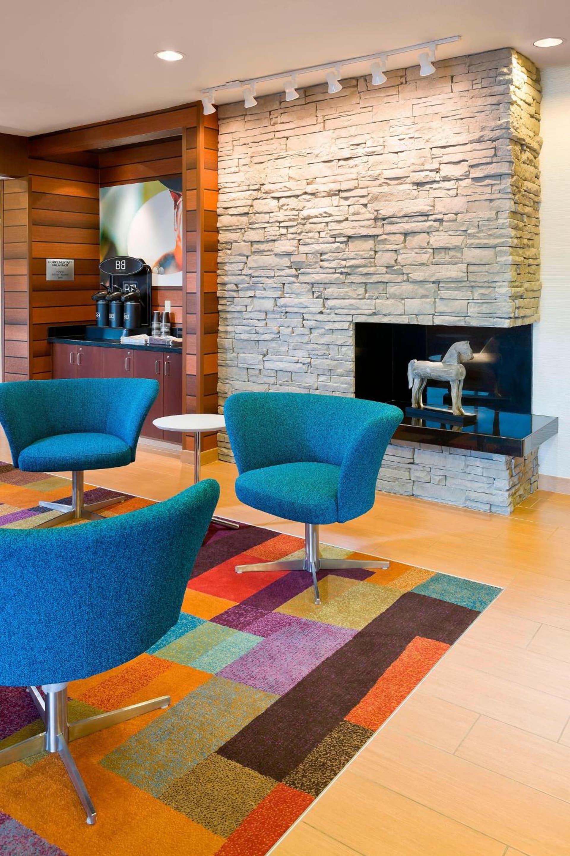 Fairfield Inn & Suites Kansas City Lee's Summit interior in Lees Summit, MO — gallery photo 2