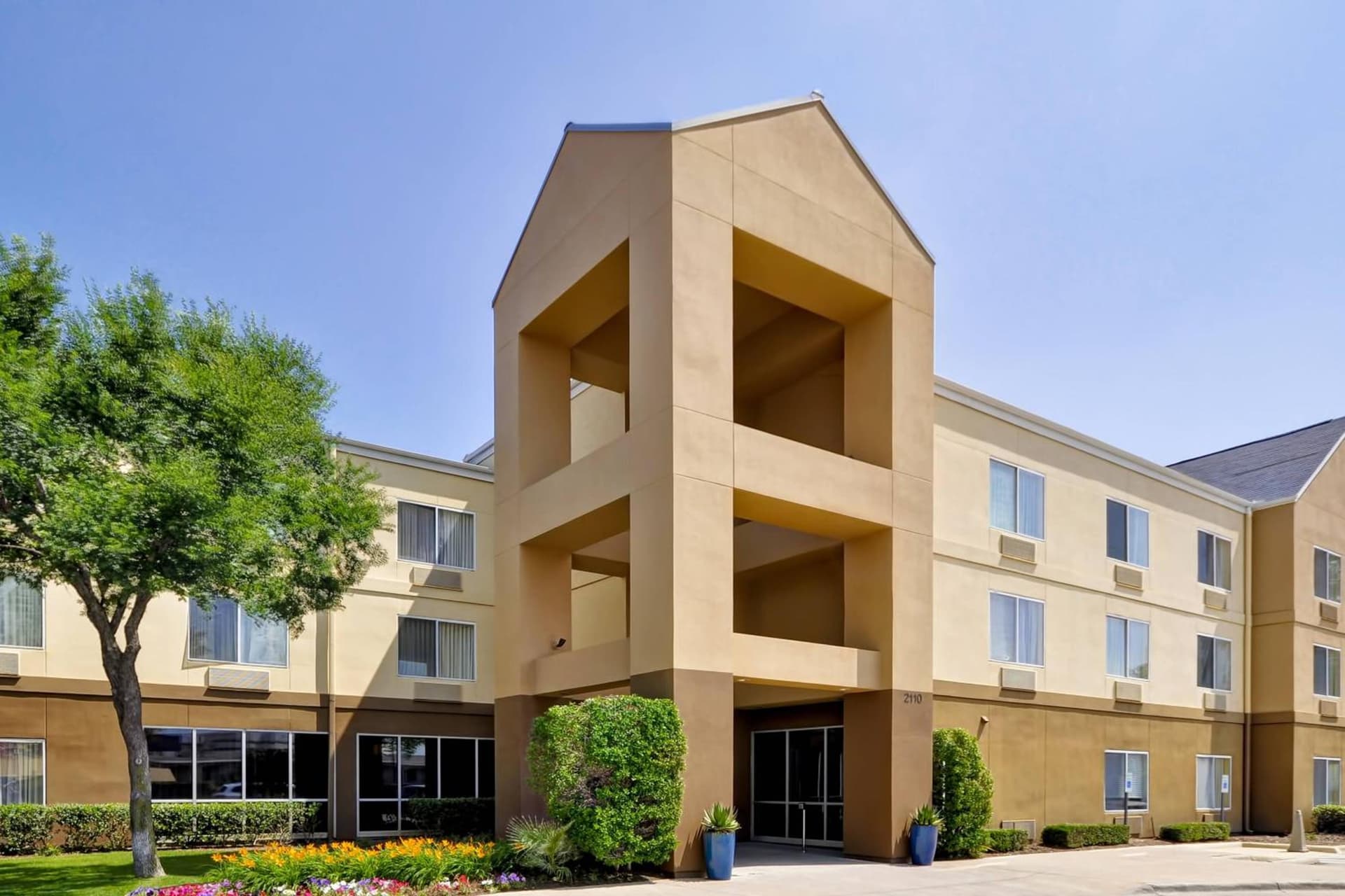 Fairfield Inn & Suites Dallas Medical/Market Center exterior or lobby in Dallas, TX — main listing photo