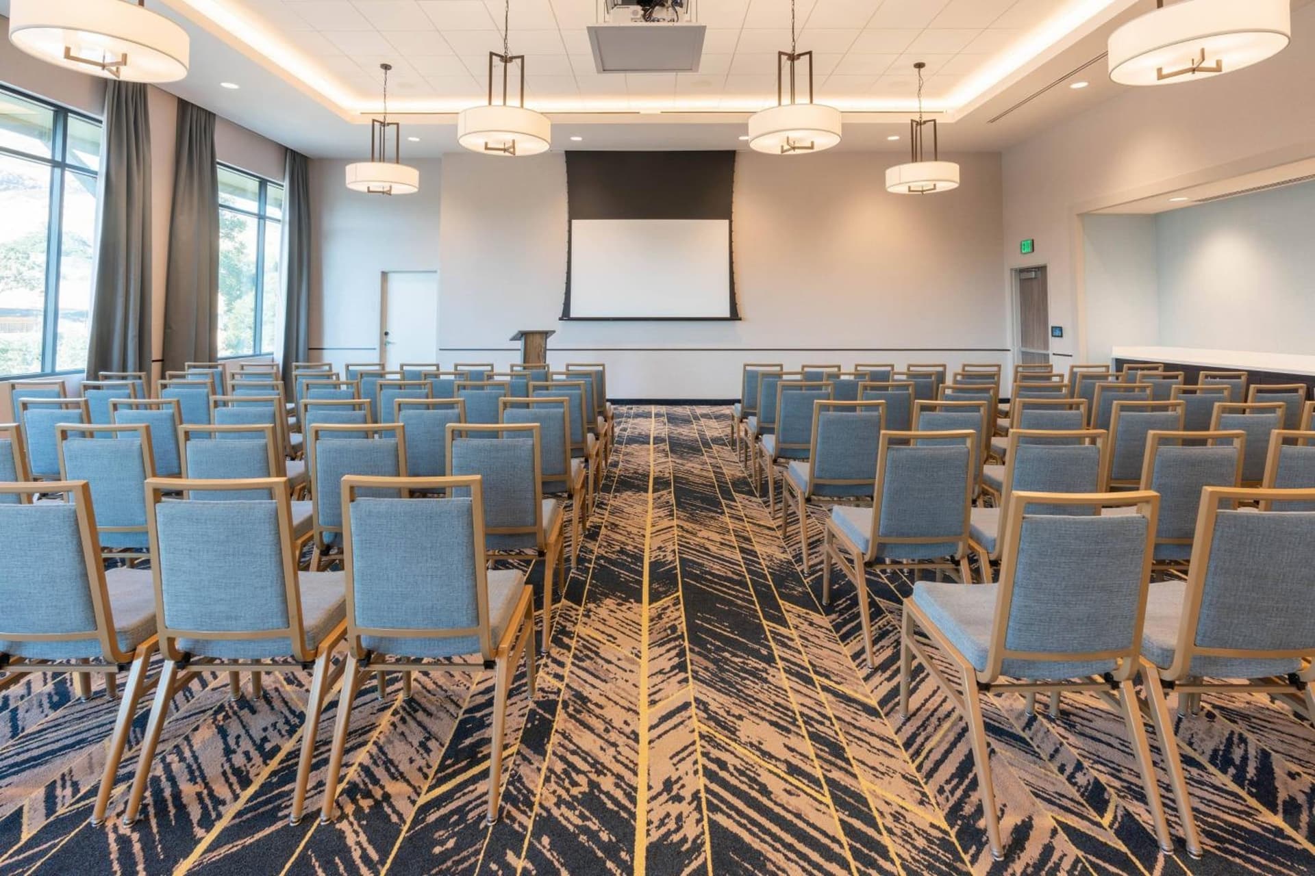 Courtyard by Marriott Thousand Oaks Agoura Hills interior in Agoura Hills, CA — gallery photo 2