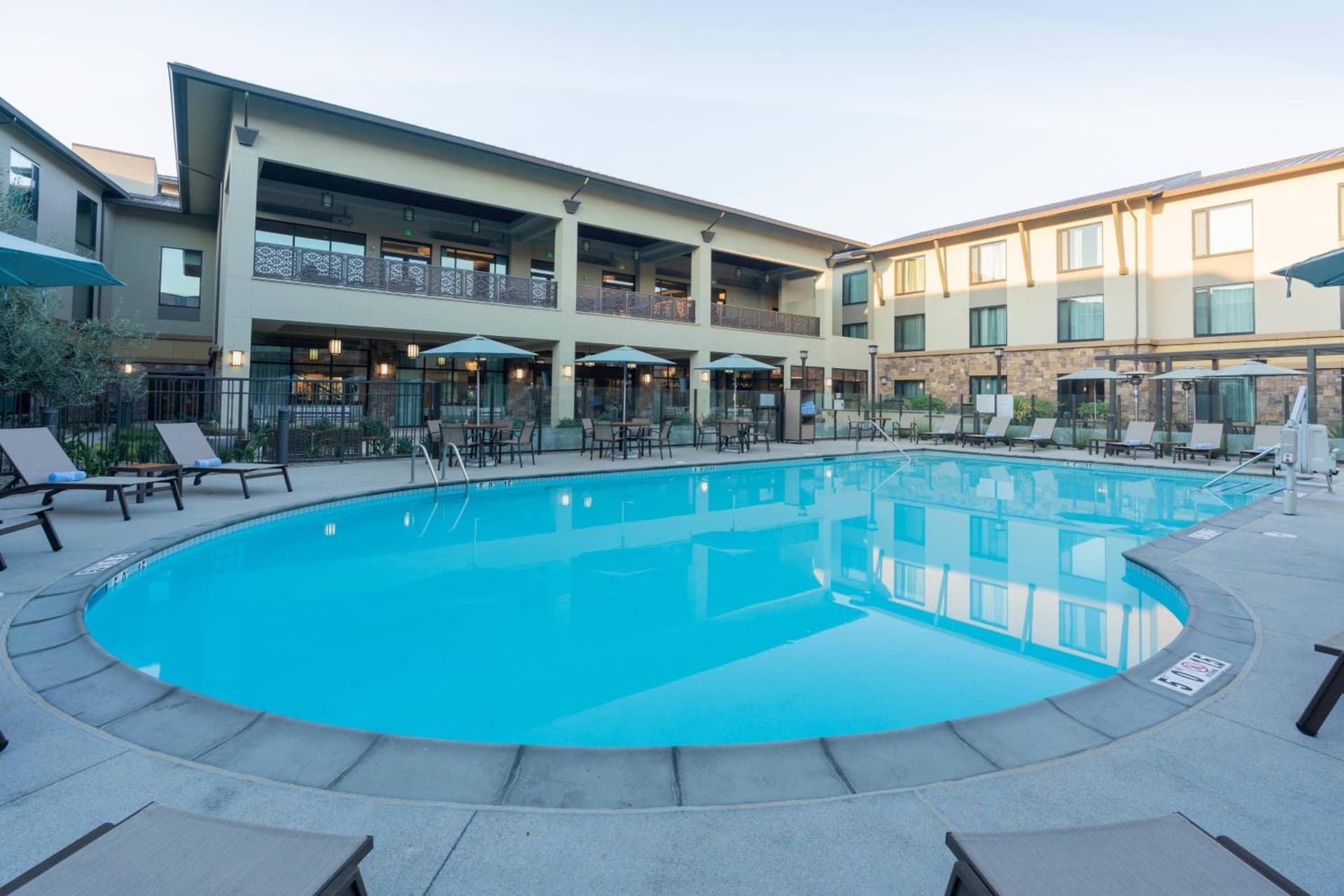 Courtyard by Marriott Thousand Oaks Agoura Hills gallery photo in Agoura Hills, CA — image 4