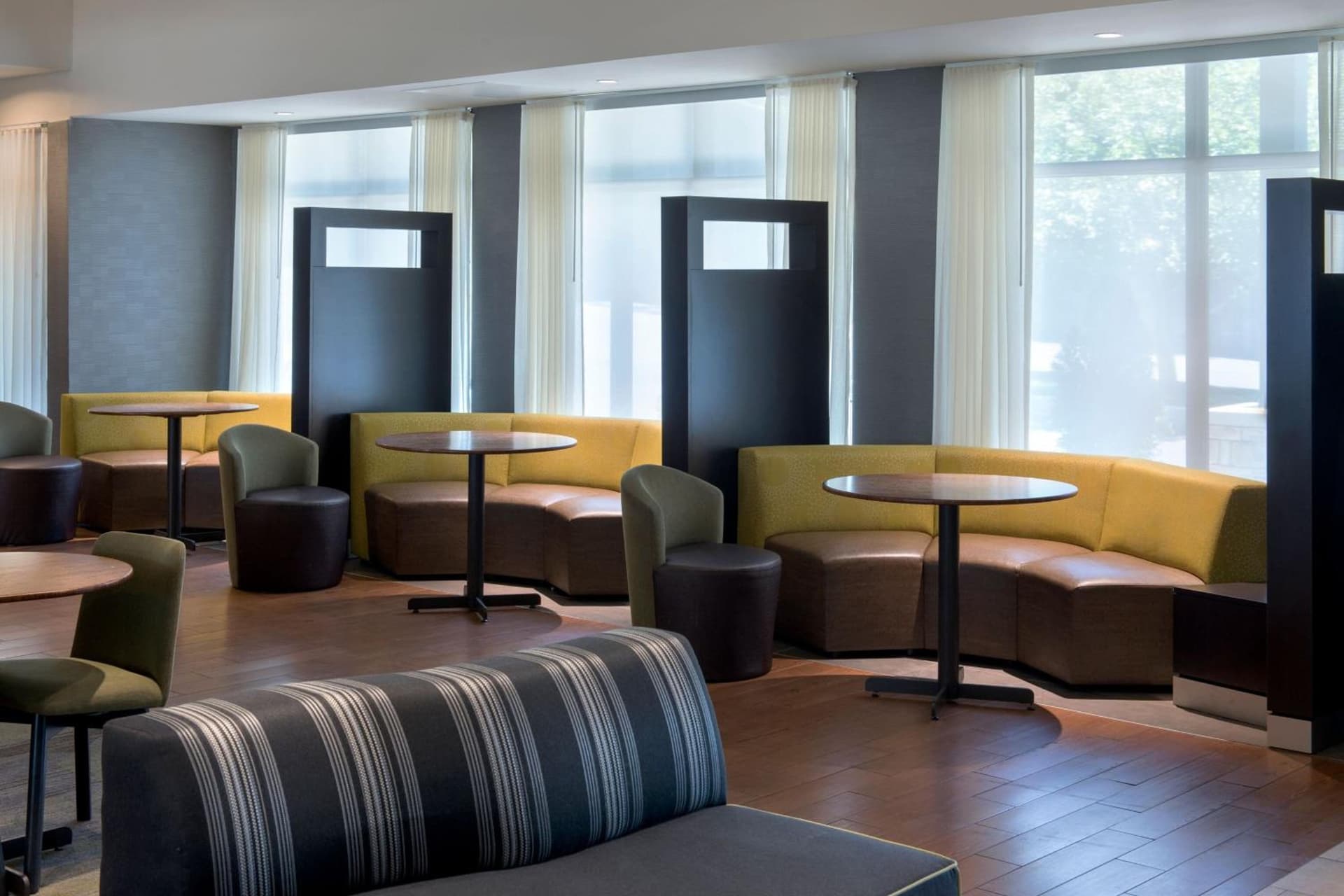 Courtyard by Marriott Norwalk interior in Norwalk, CT — gallery photo 2