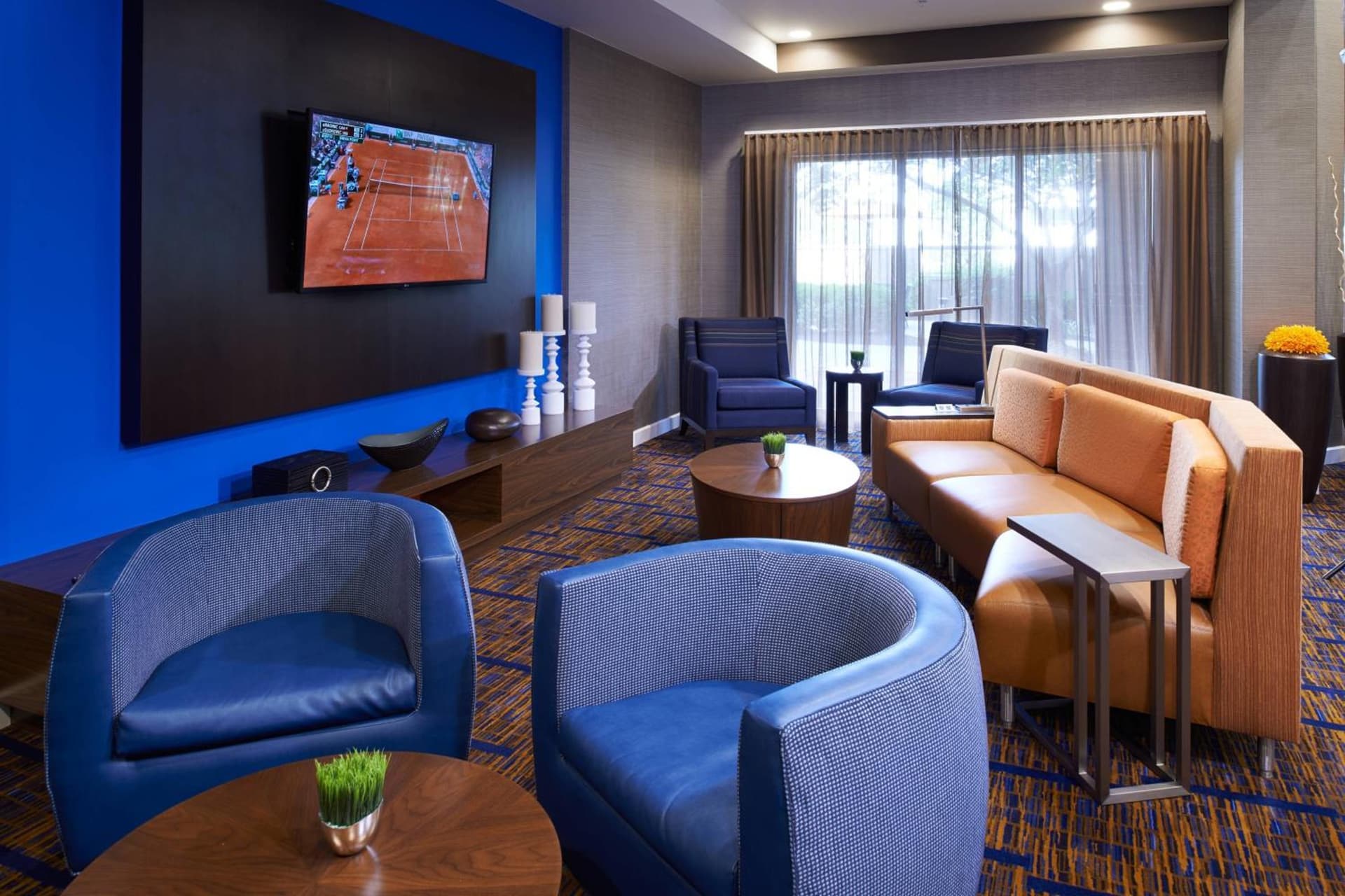 Courtyard Kansas City Overland Park / Convention Center interior in Overland Park, KS — gallery photo 2
