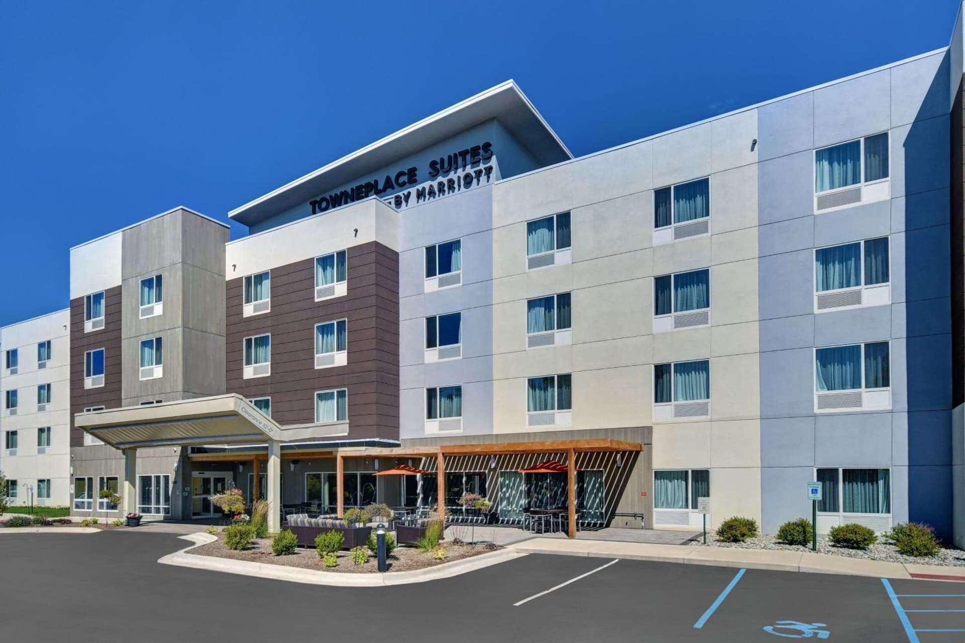 TownePlace Suites by Marriott Grand Rapids Wyoming interior in Wyoming, MI — gallery photo 2