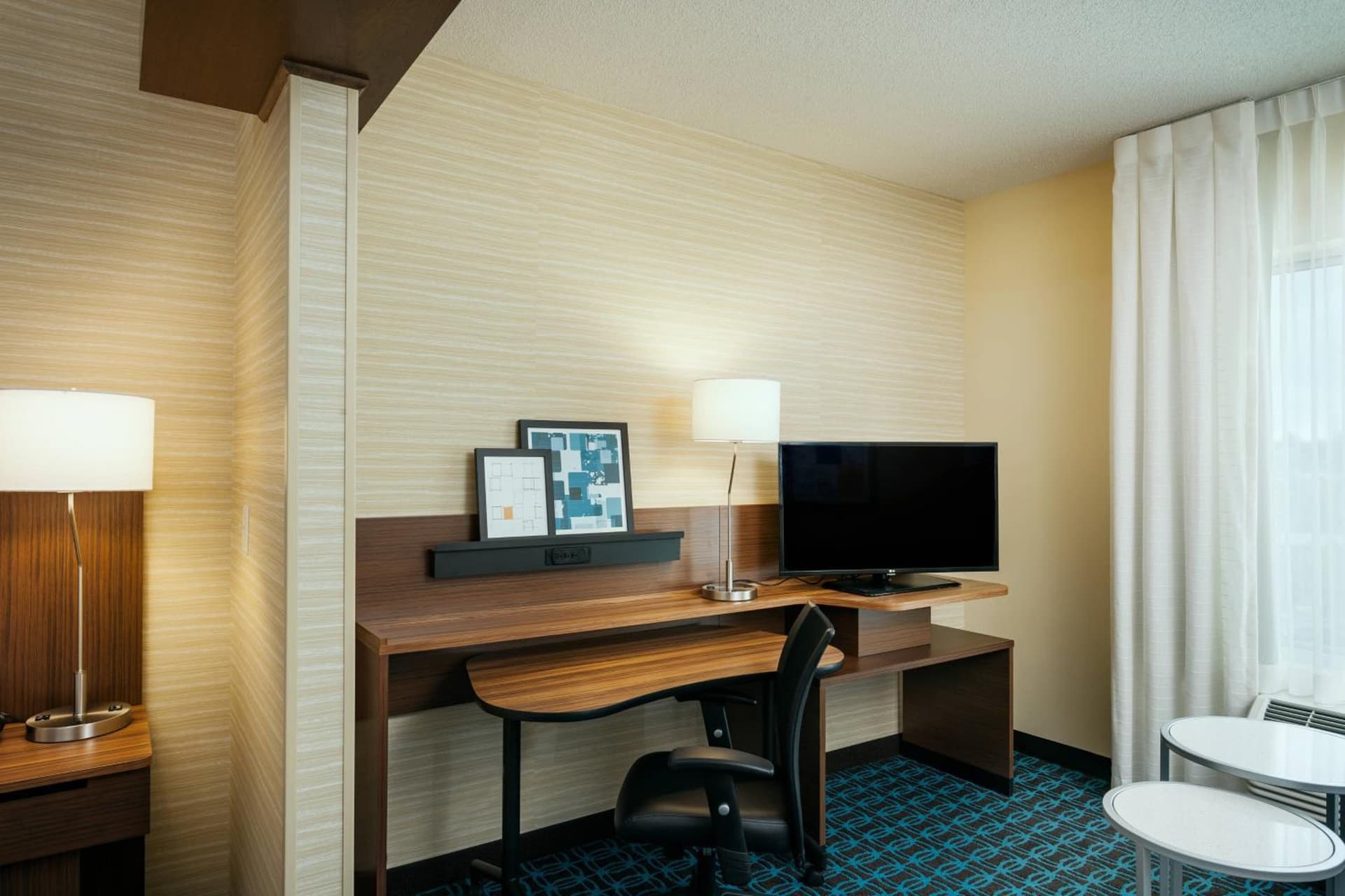 Fairfield Inn & Suites by Marriott Tacoma DuPont interior in DuPont, WA — gallery photo 2