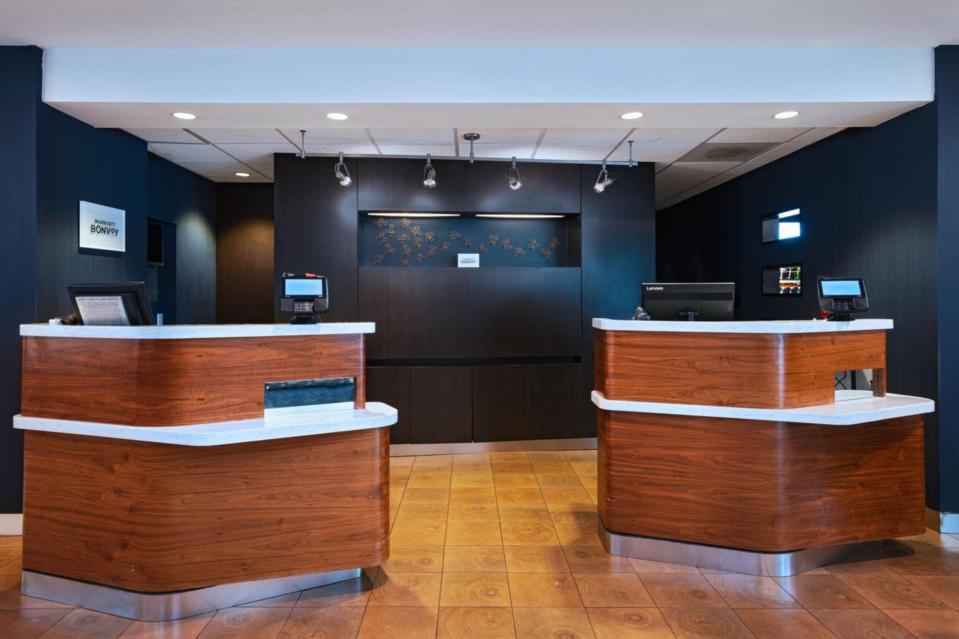 Courtyard by Marriott San Antonio Airport interior in San Antonio, TX — gallery photo 2