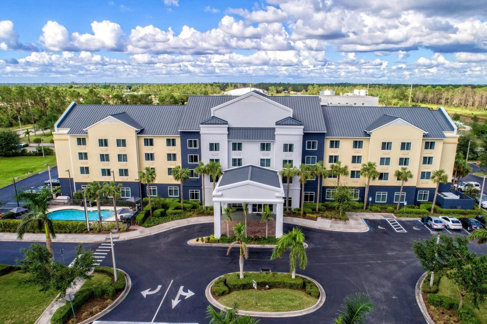 Fairfield Inn and Suites by Marriott Naples interior in Naples, FL — gallery photo 2
