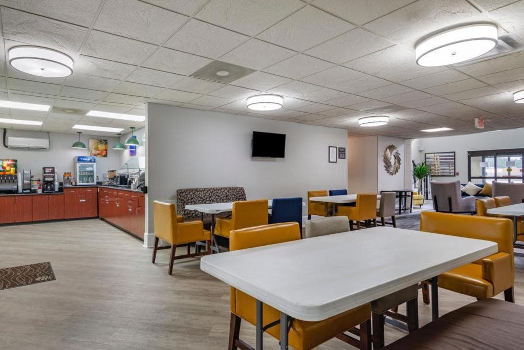 Comfort Inn & Suites at Stone Mountain gallery photo in Stone Mountain, GA — image 17