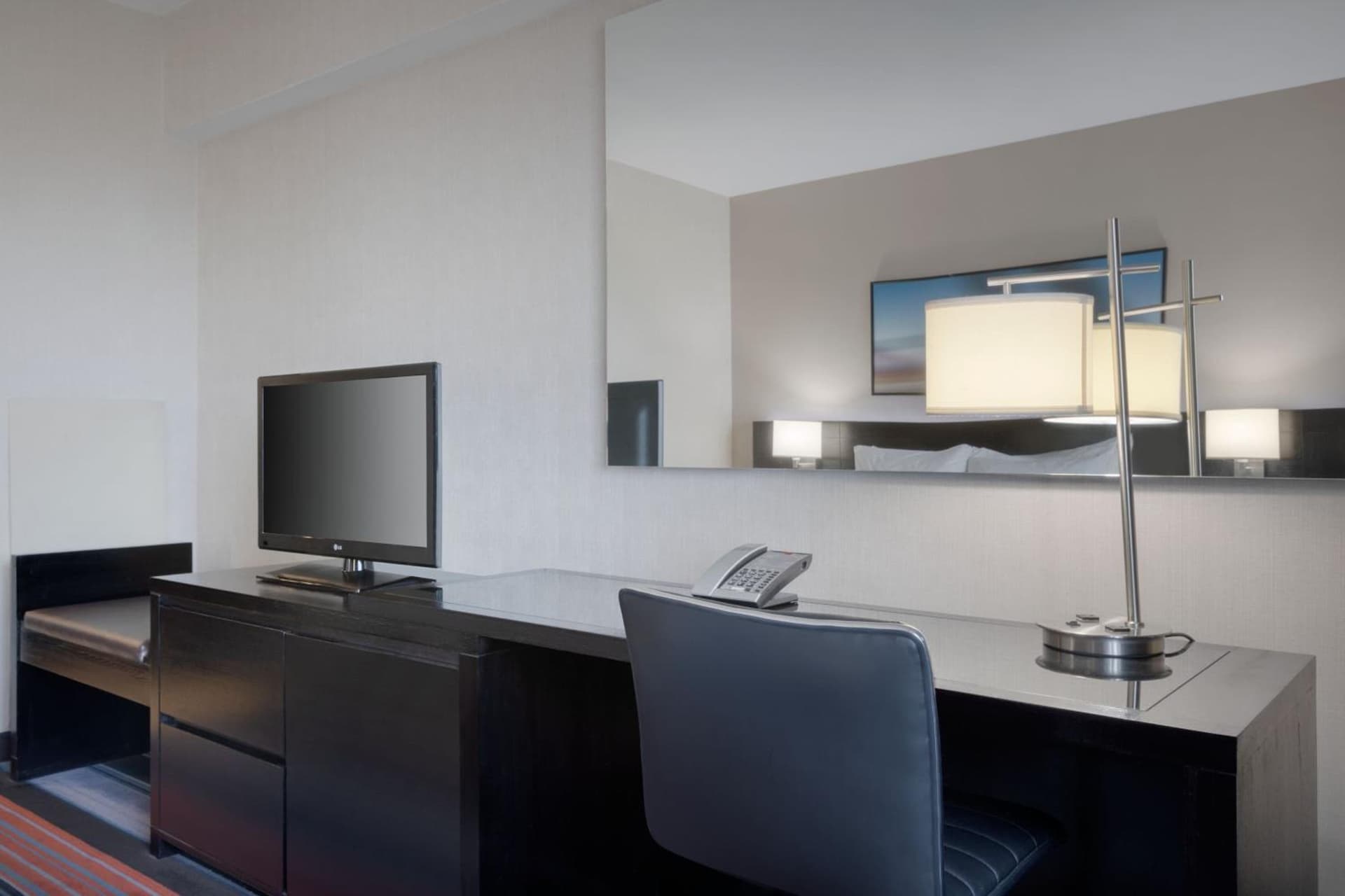 Courtyard by Marriott New York JFK Airport gallery photo in Queens, NY — image 5