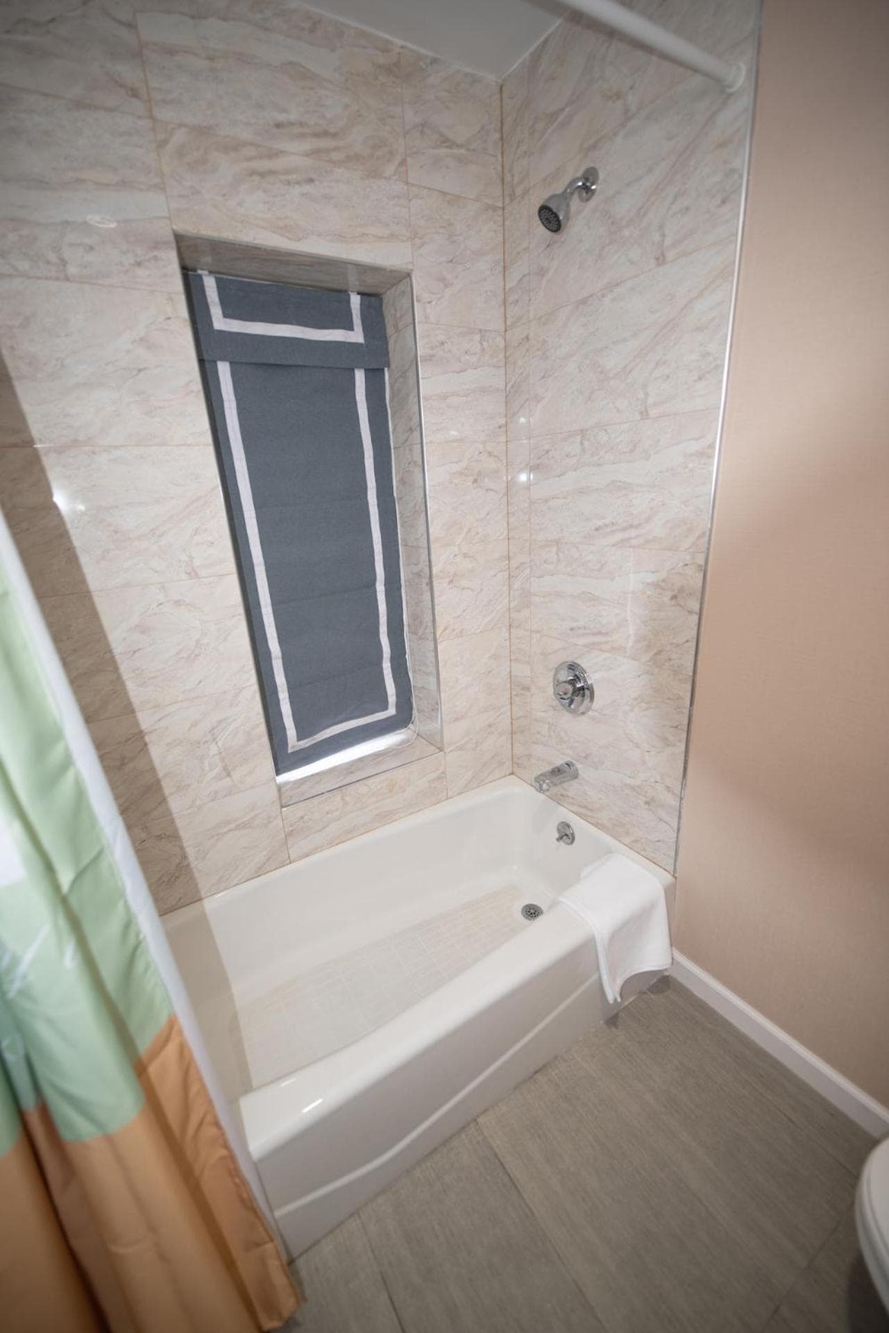 Flushing Garden Hotel interior in Queens, NY — gallery photo 2