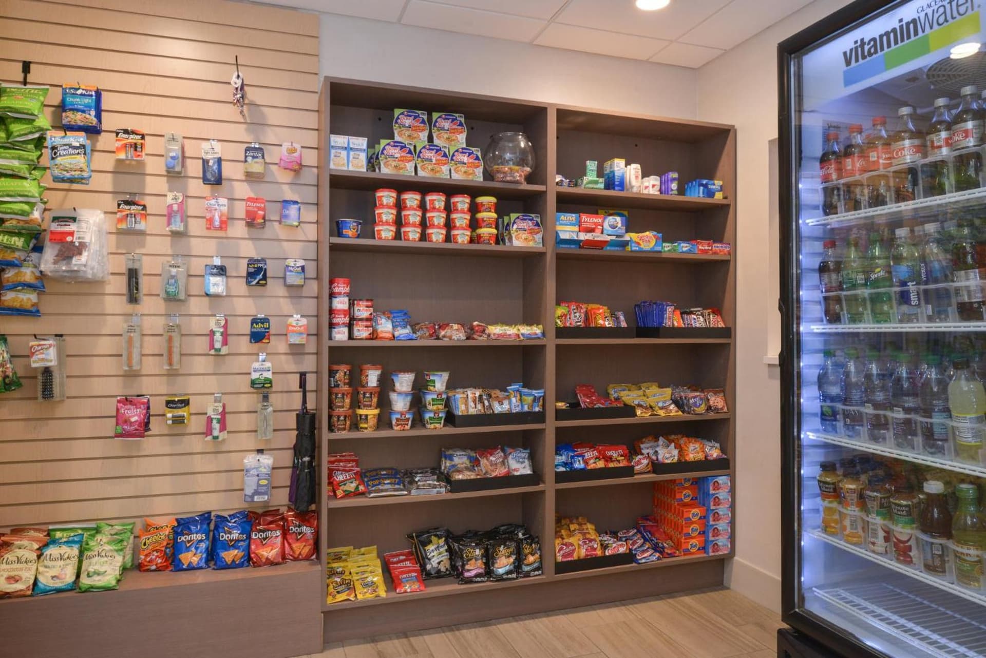 Holiday Inn Express & Suites Indianapolis Dtn-Conv Ctr Area by IHG property views in Indianapolis, IN — gallery photo 3