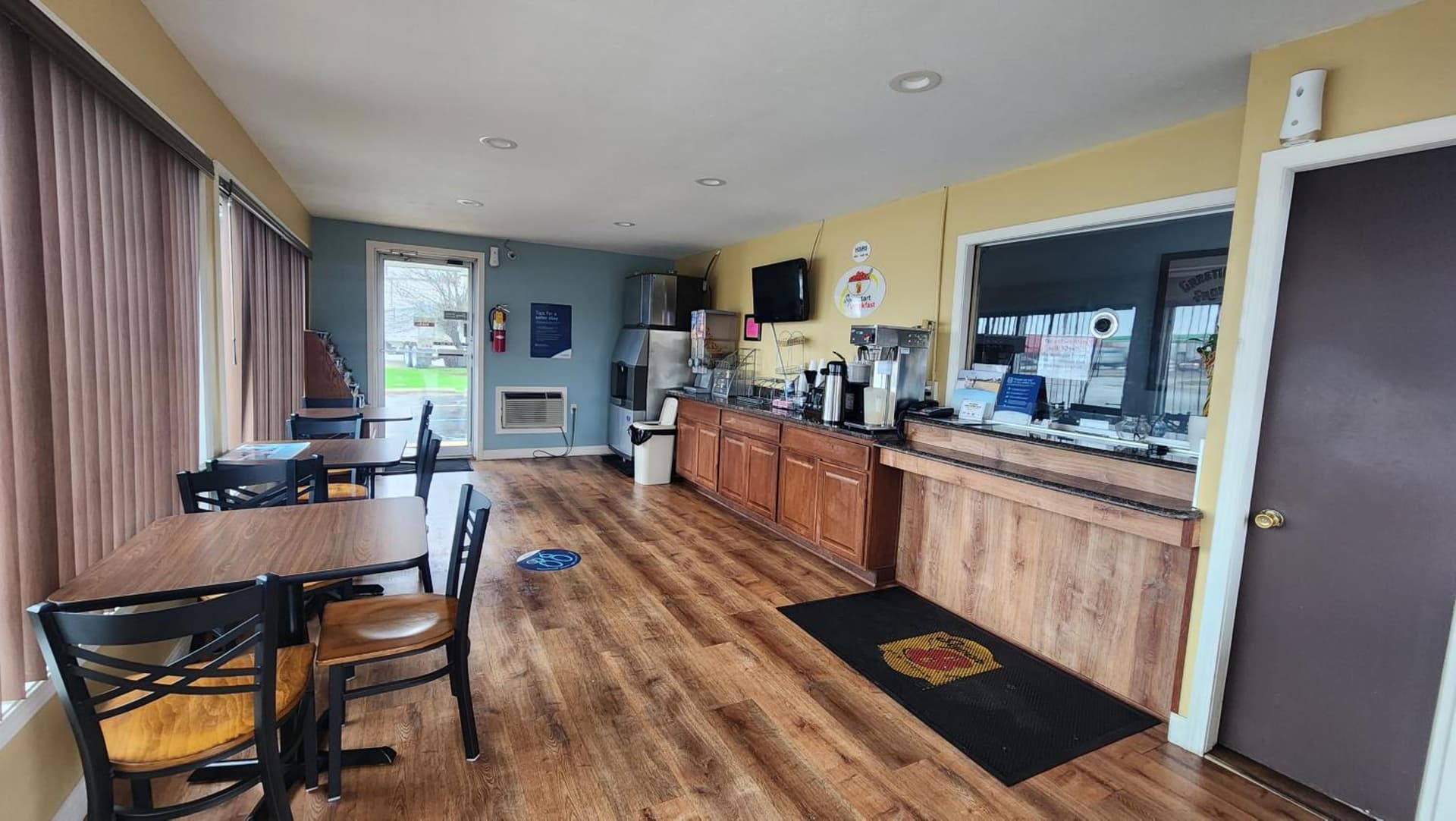 Super 8 by Wyndham Centerville-Richmond interior in Centerville, IN — gallery photo 2